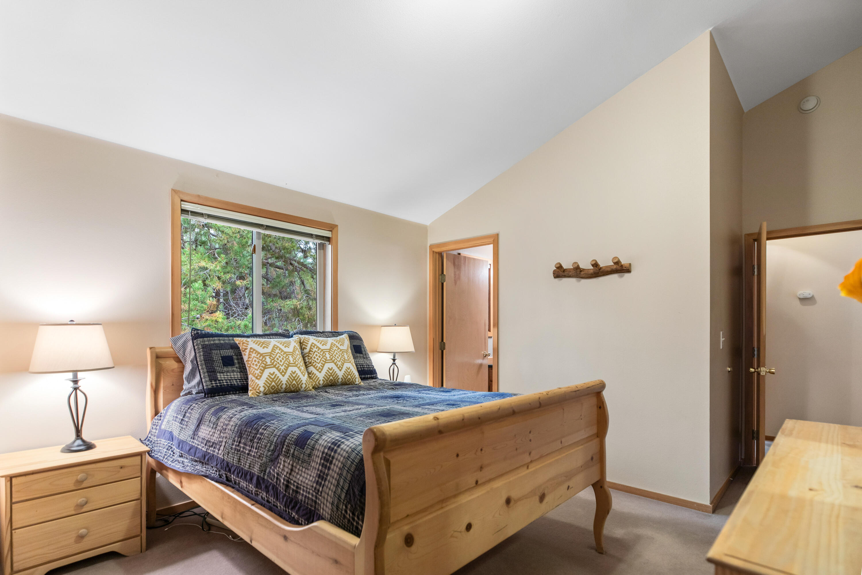 57784 Umpqua Lane, 4