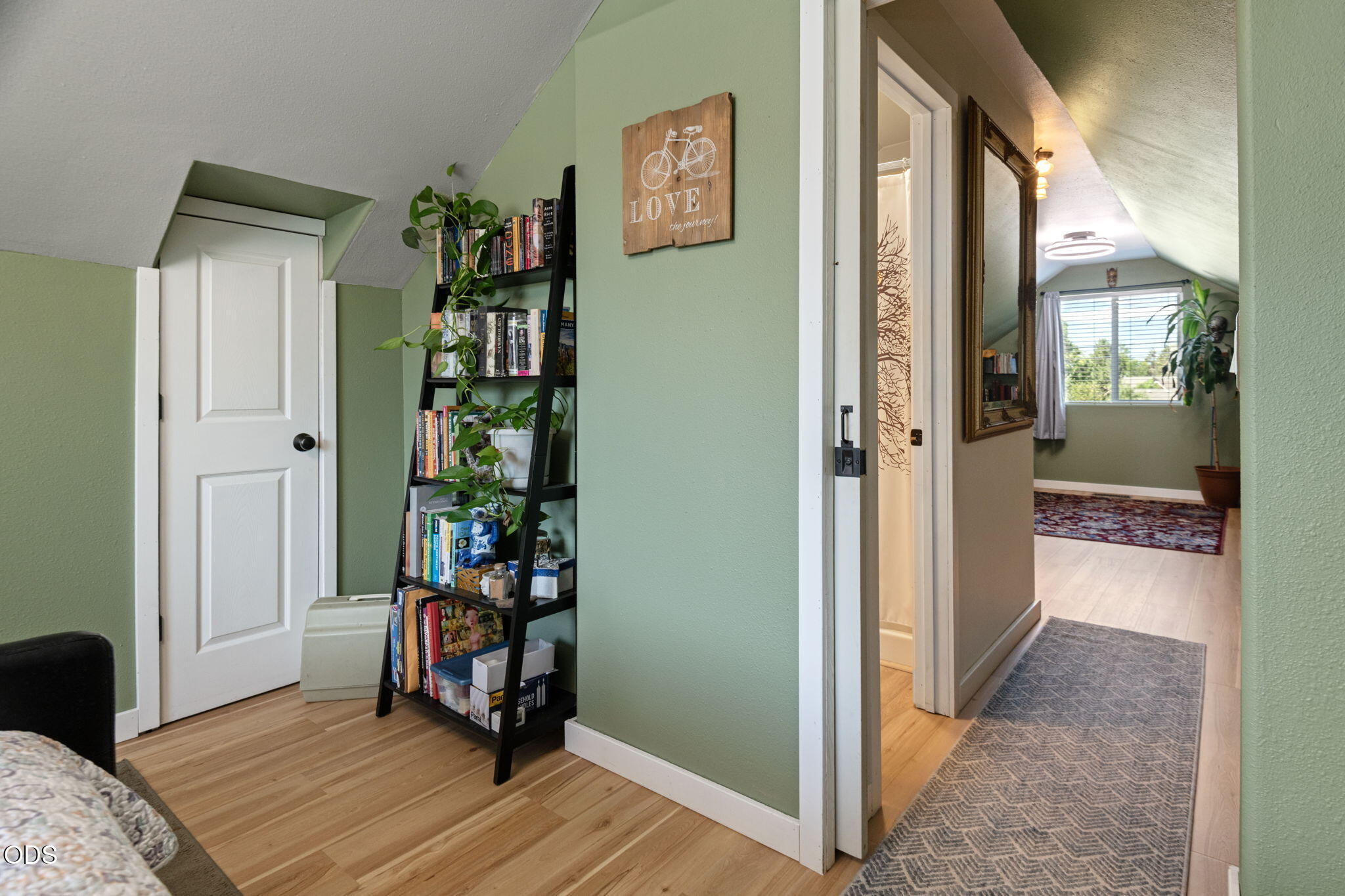 3242 NE Woodbury Court