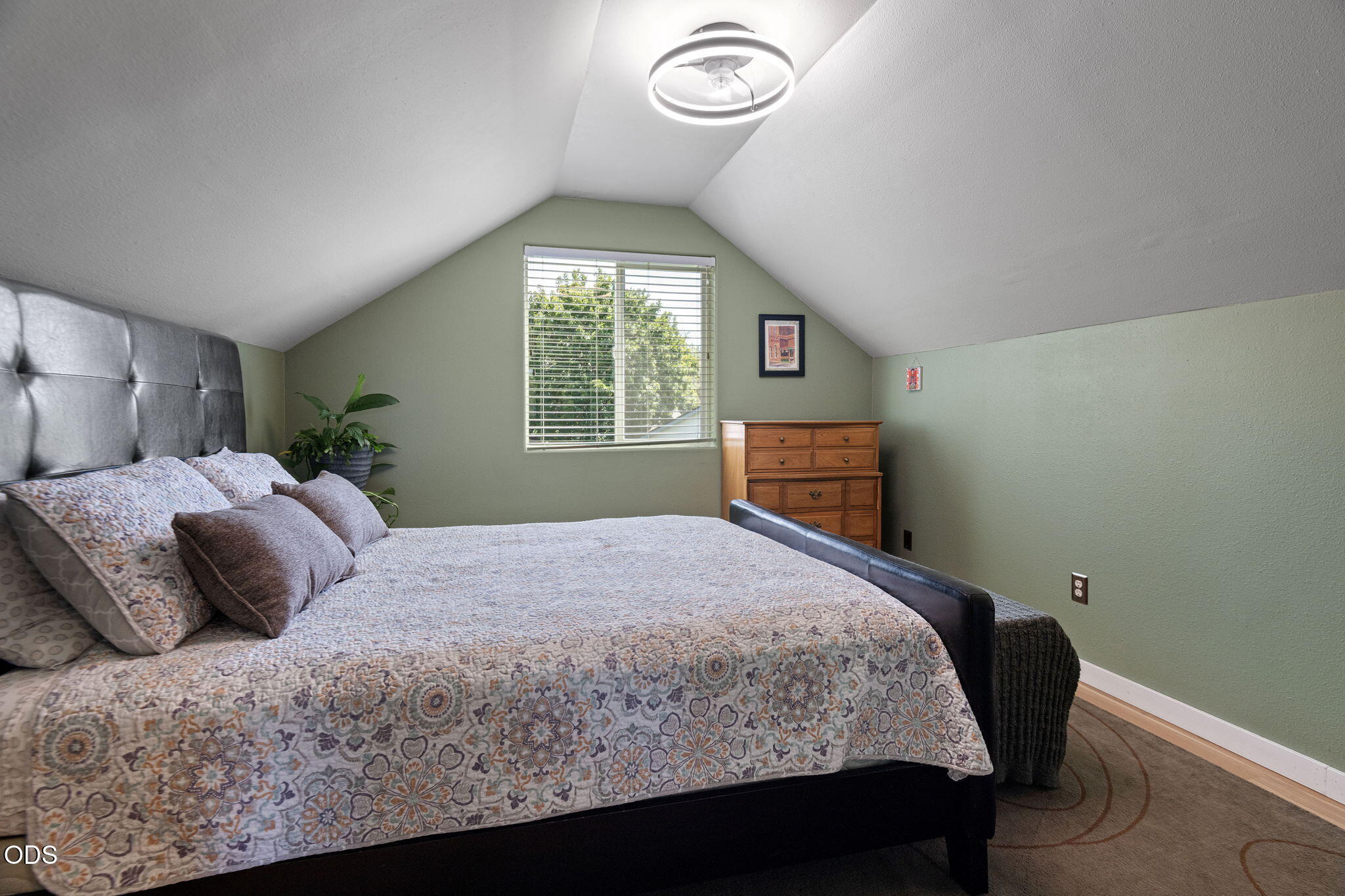 3242 NE Woodbury Court