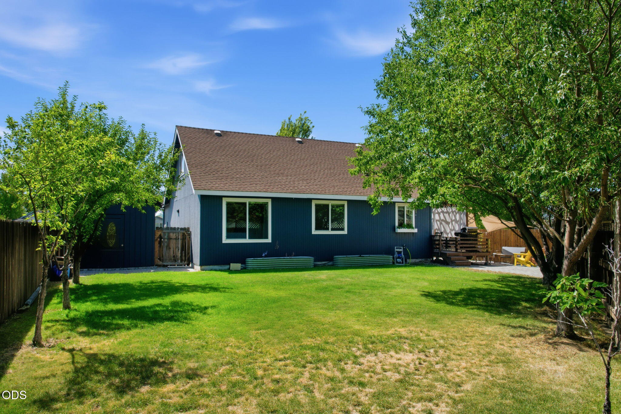 3242 NE Woodbury Court