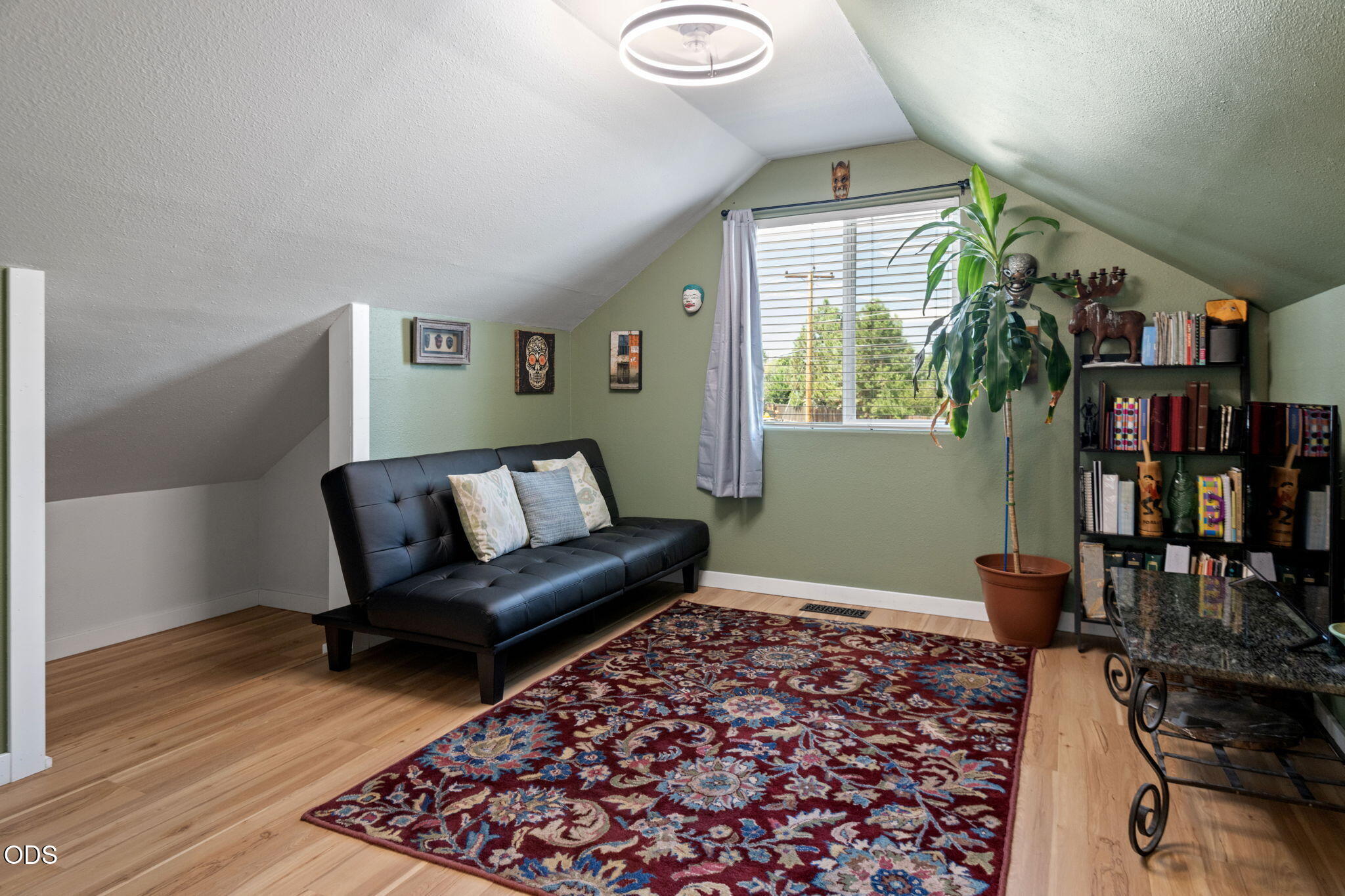 3242 NE Woodbury Court