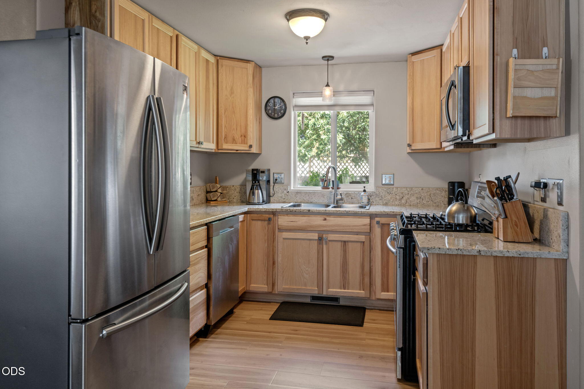 3242 NE Woodbury Court