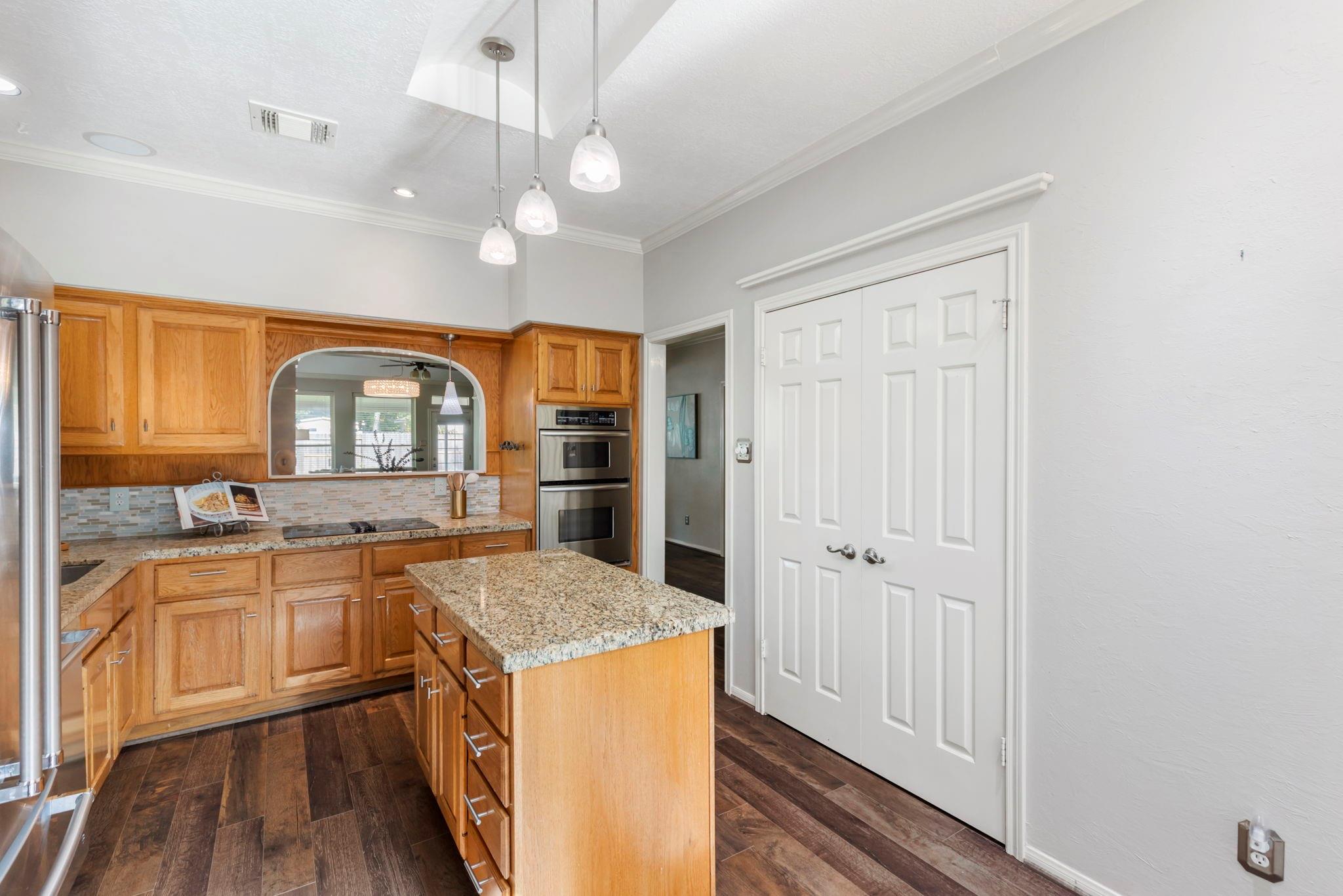 31 E Bonneymead Circle