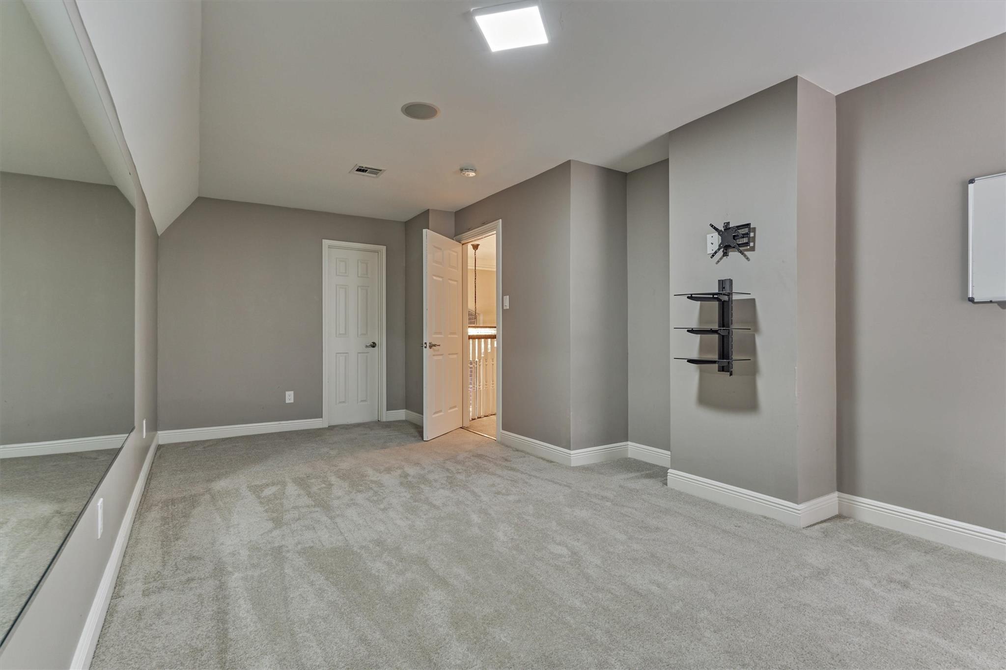 7 Gentry Oak Court