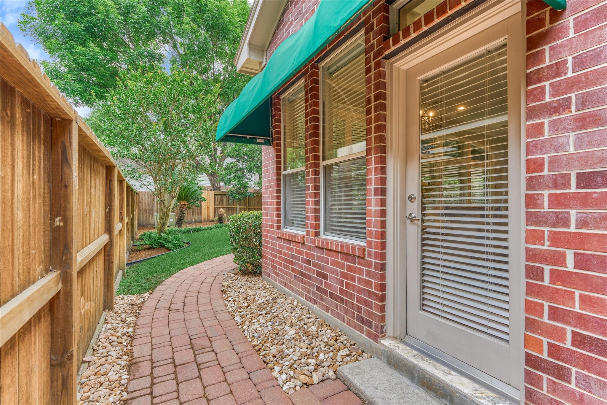 7 Gentry Oak Court