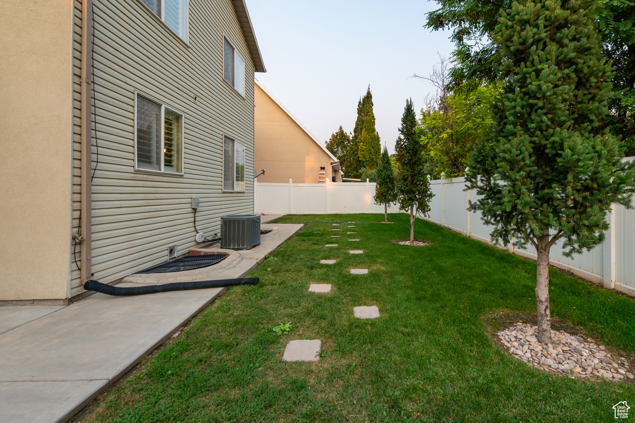 724 E GRAND CAYMAN DR