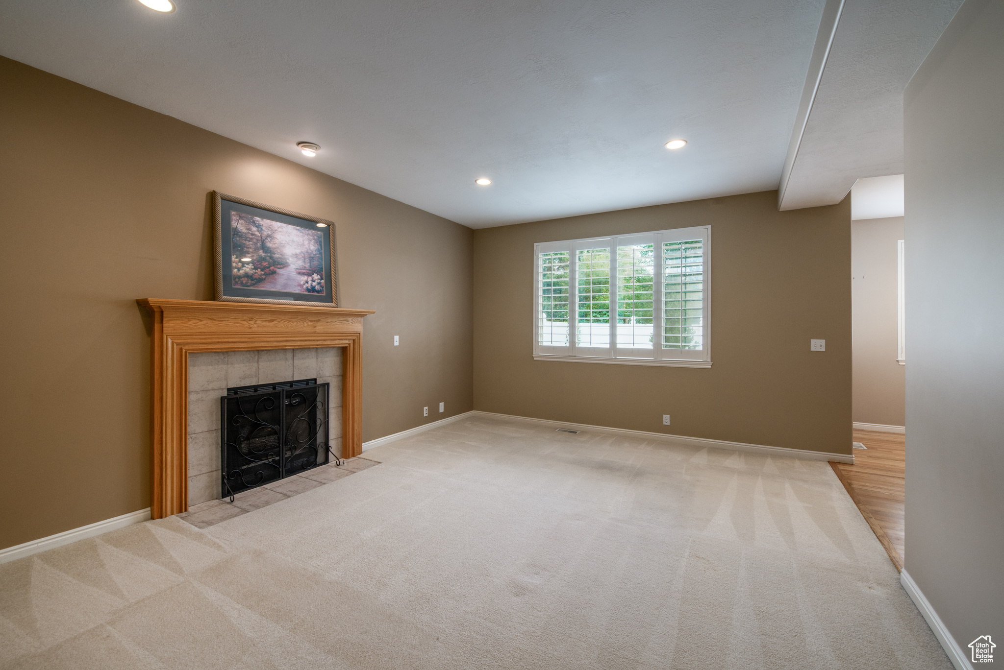724 E GRAND CAYMAN DR