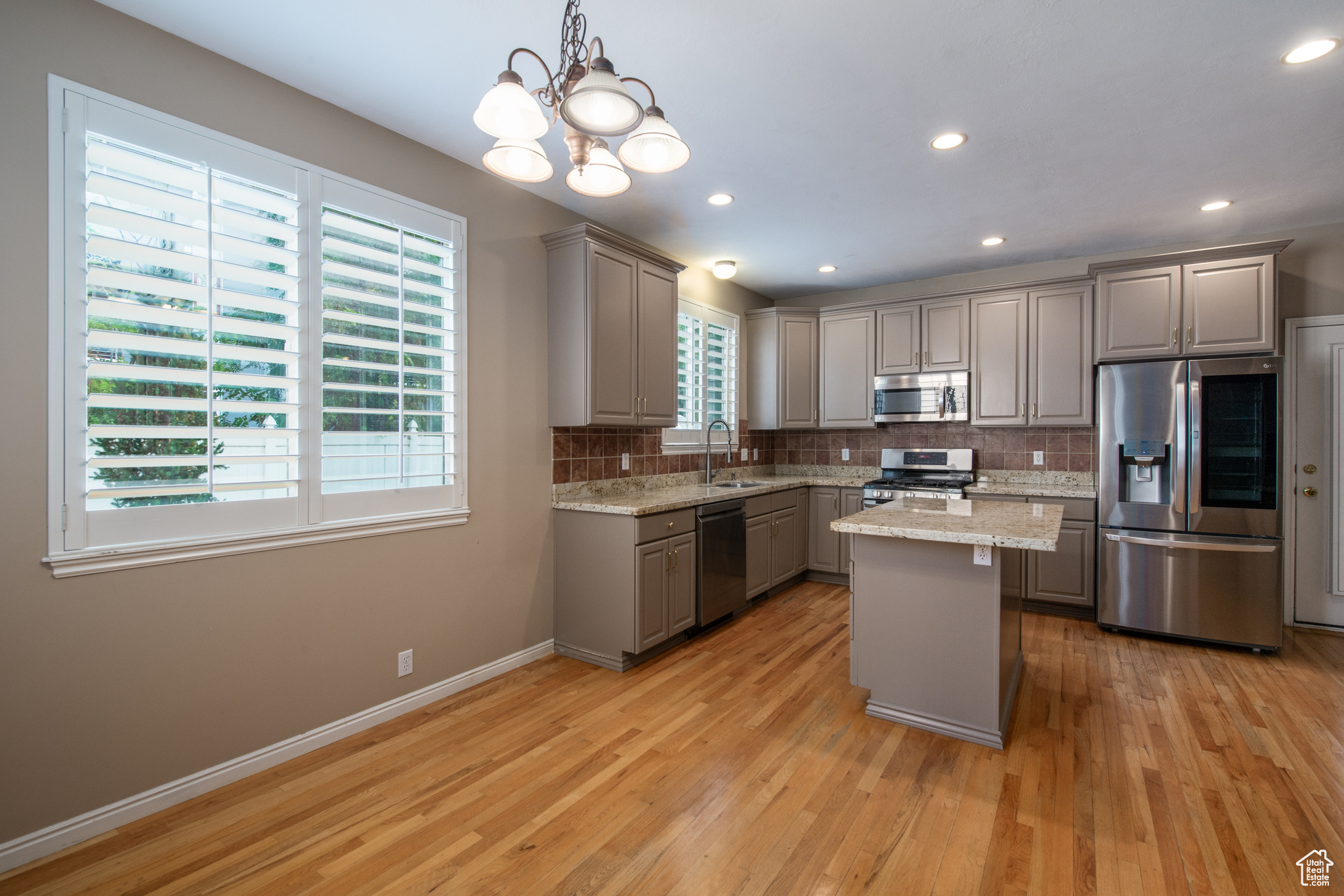 724 E GRAND CAYMAN DR