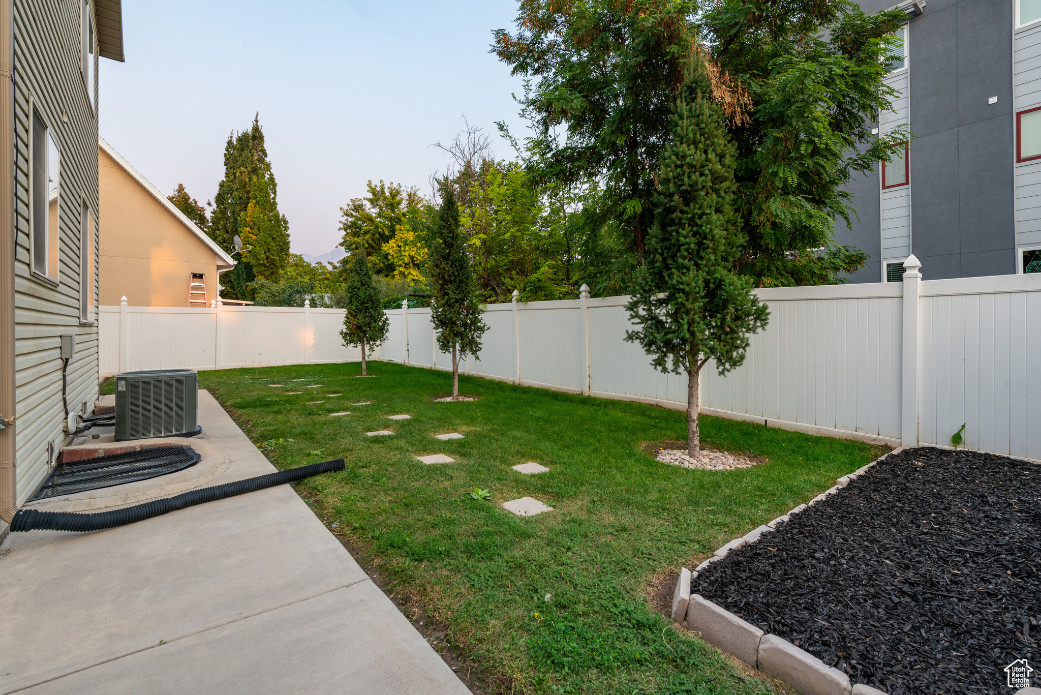 724 E GRAND CAYMAN DR