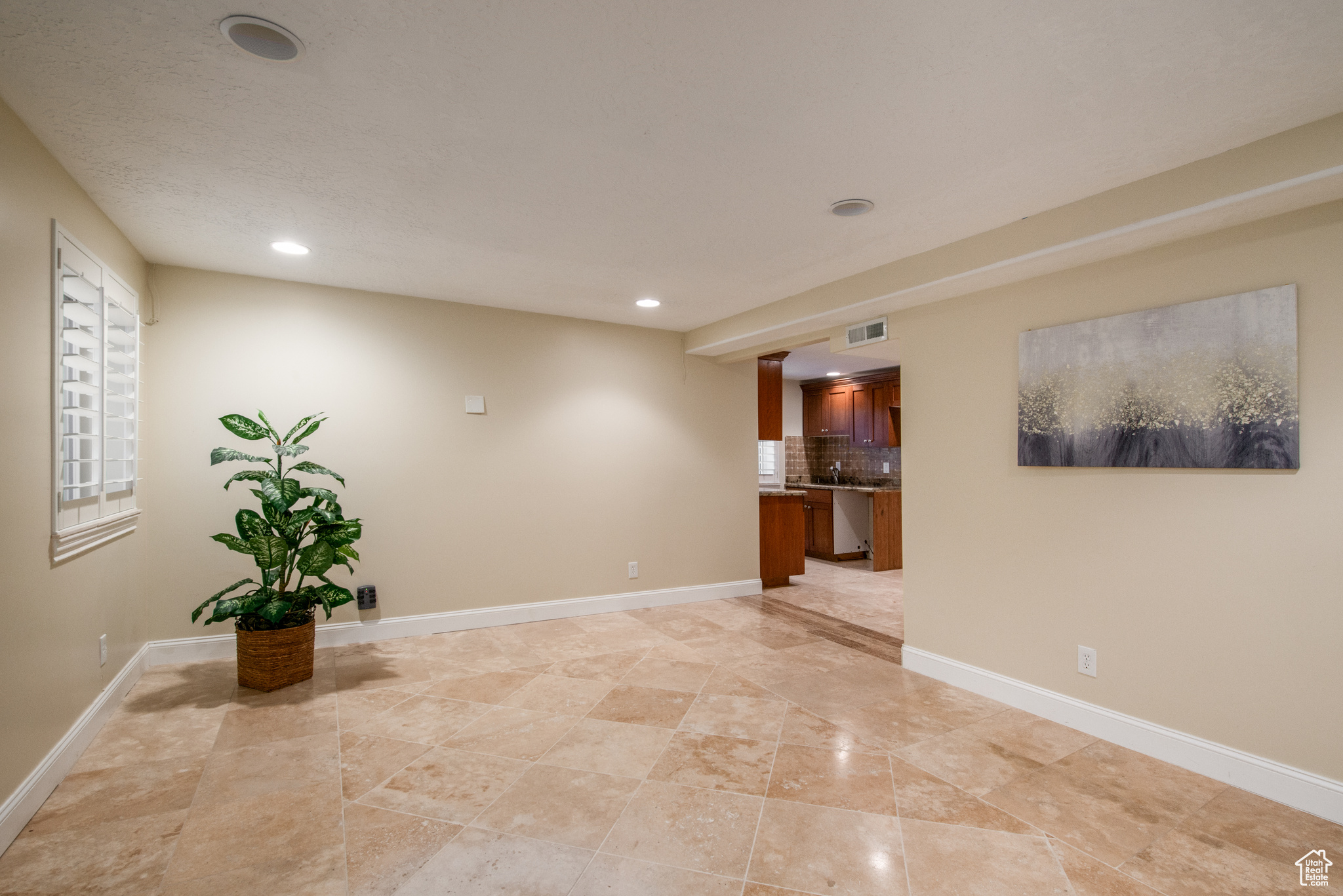 724 E GRAND CAYMAN DR