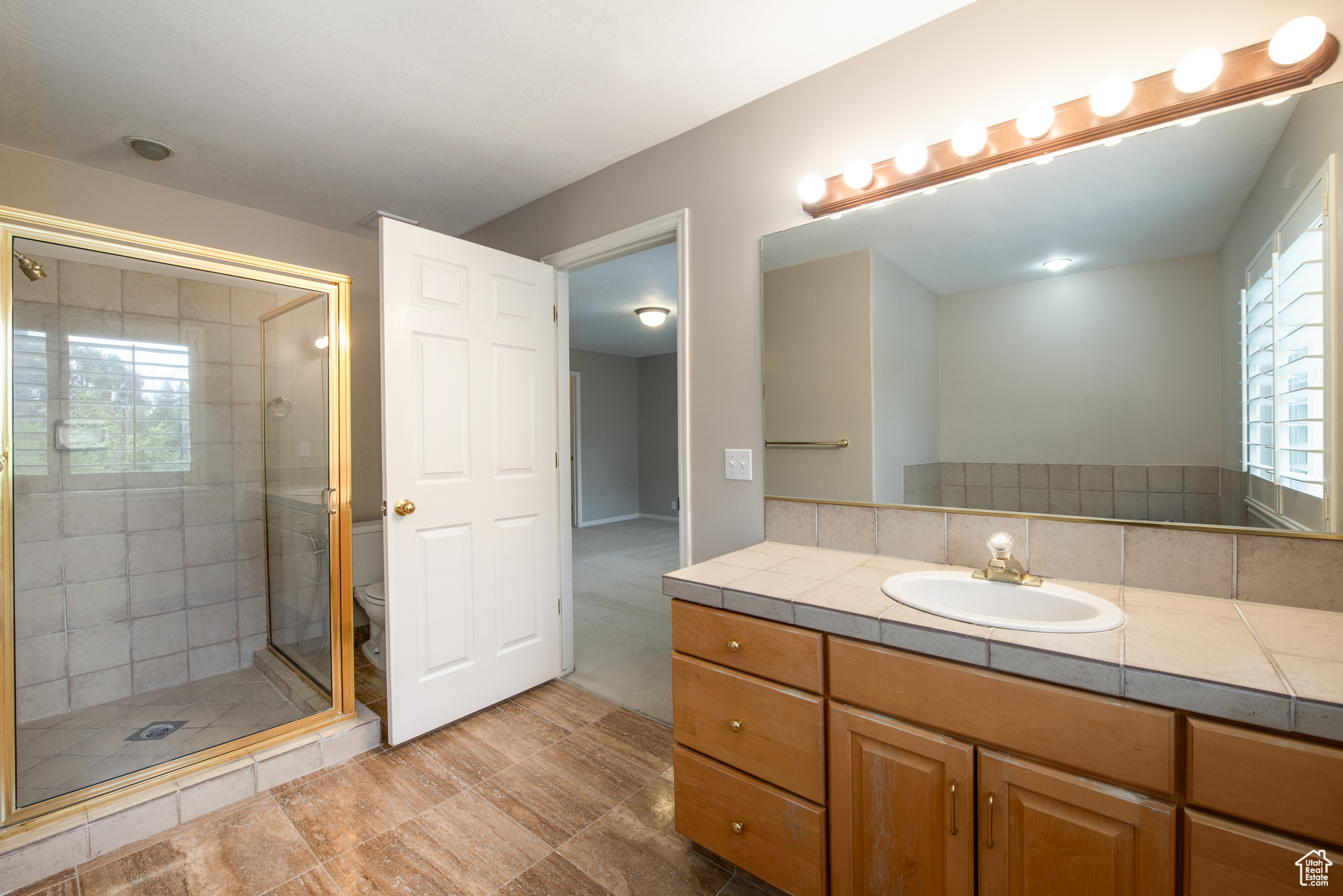 724 E GRAND CAYMAN DR