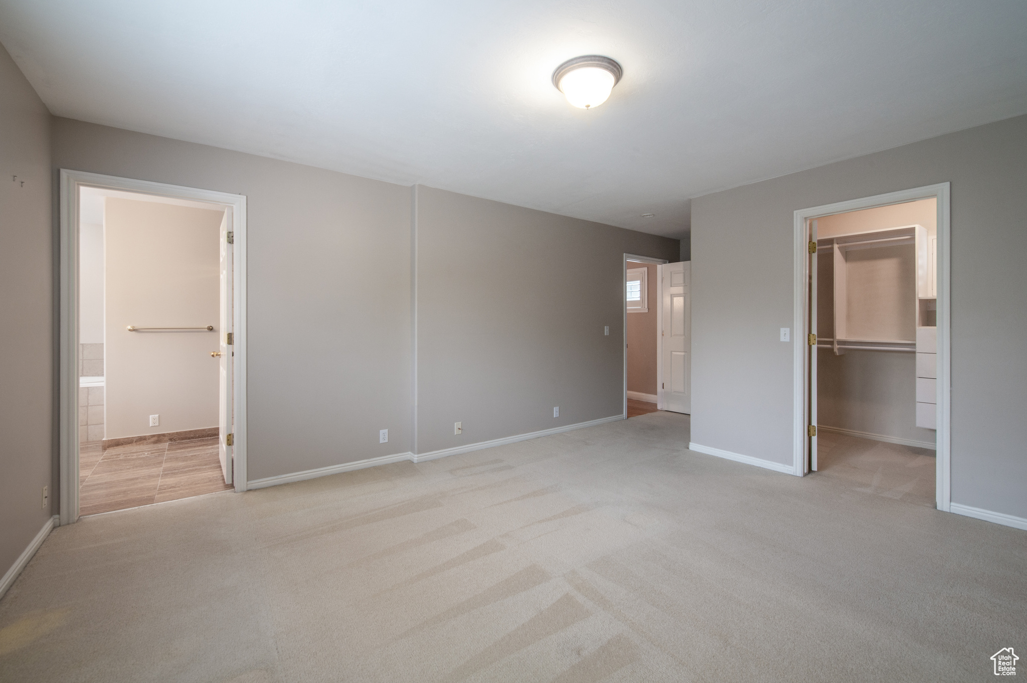 724 E GRAND CAYMAN DR