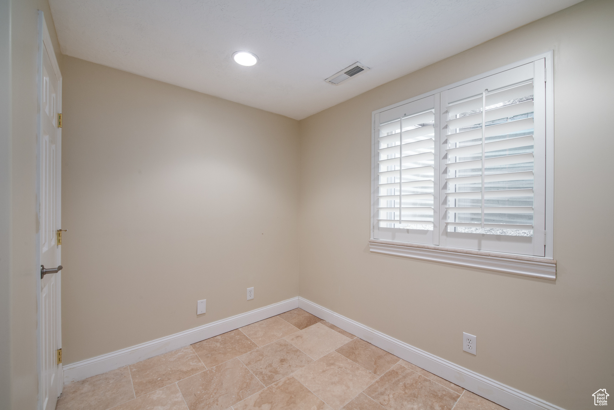 724 E GRAND CAYMAN DR