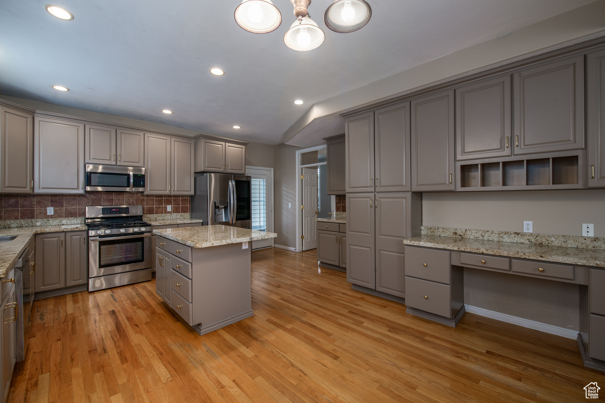 724 E GRAND CAYMAN DR