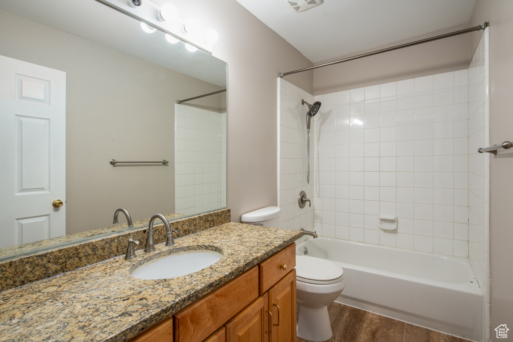 724 E GRAND CAYMAN DR