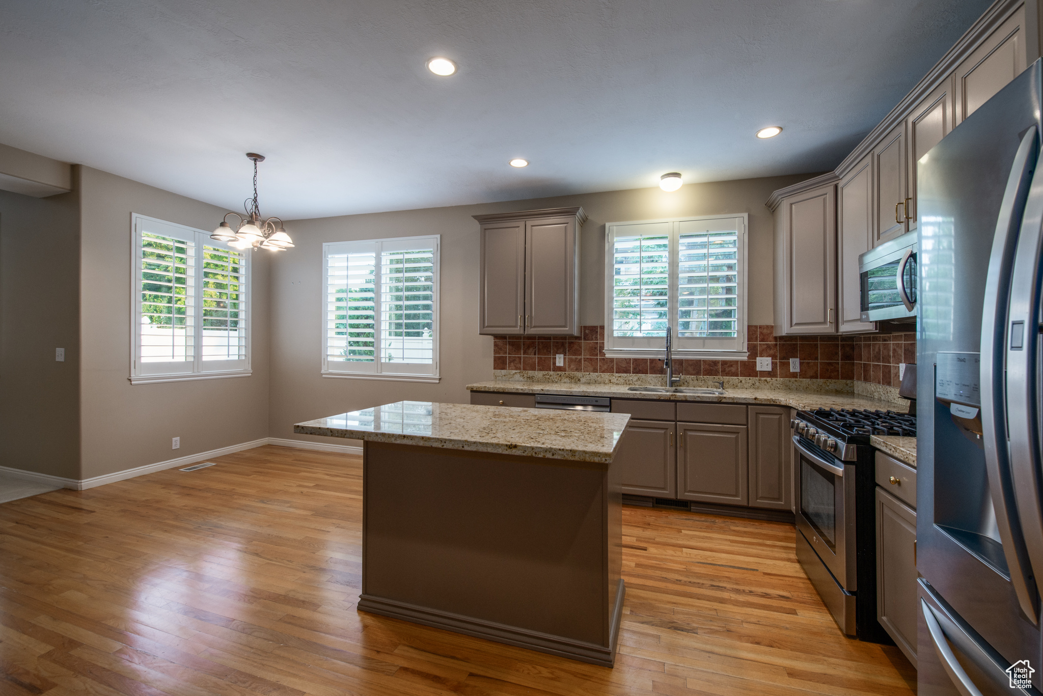 724 E GRAND CAYMAN DR