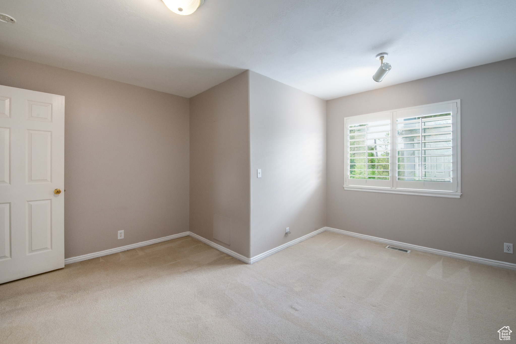 724 E GRAND CAYMAN DR