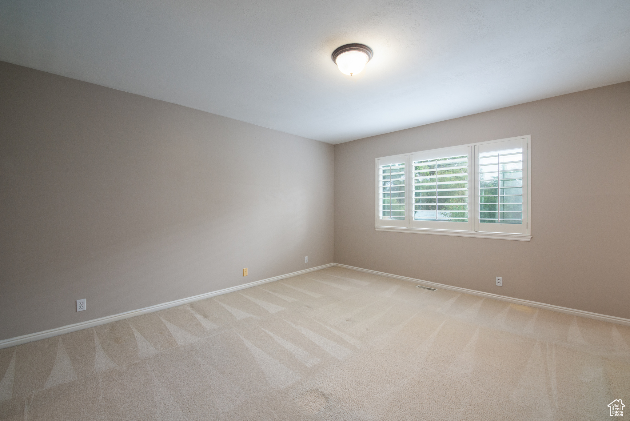 724 E GRAND CAYMAN DR