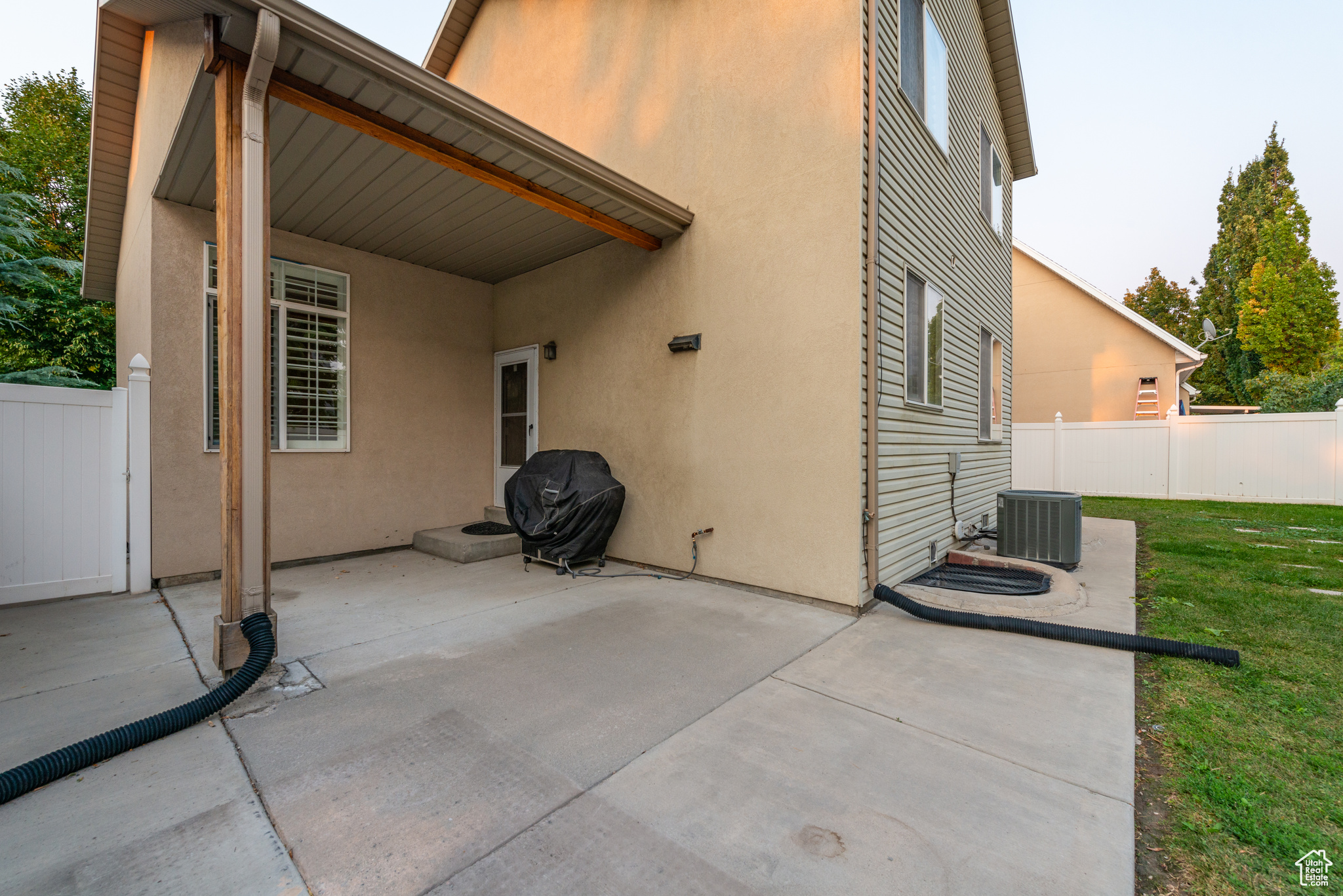 724 E GRAND CAYMAN DR