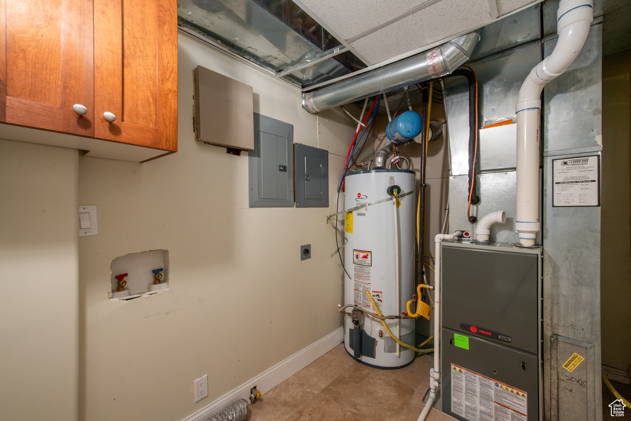 724 E GRAND CAYMAN DR