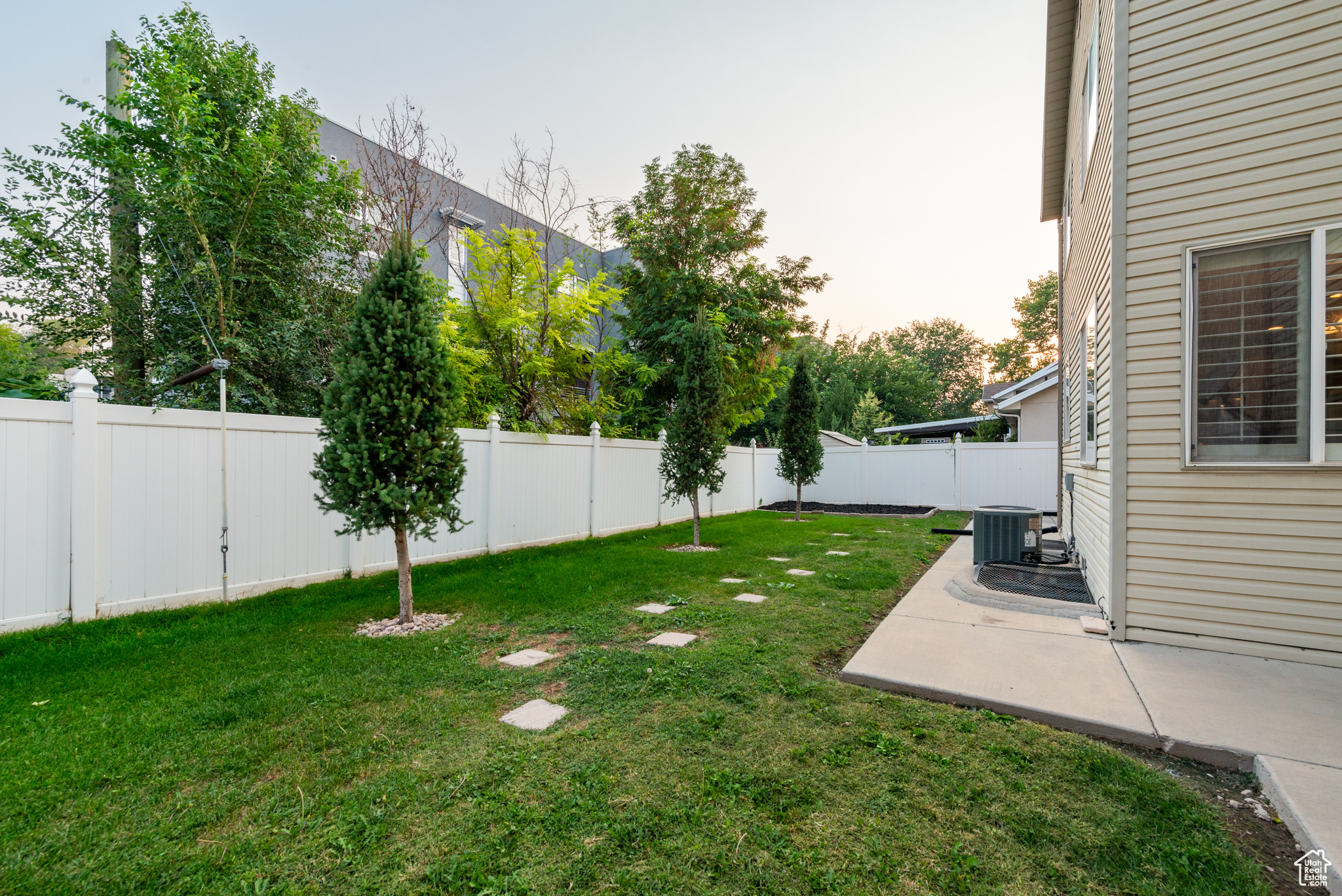 724 E GRAND CAYMAN DR