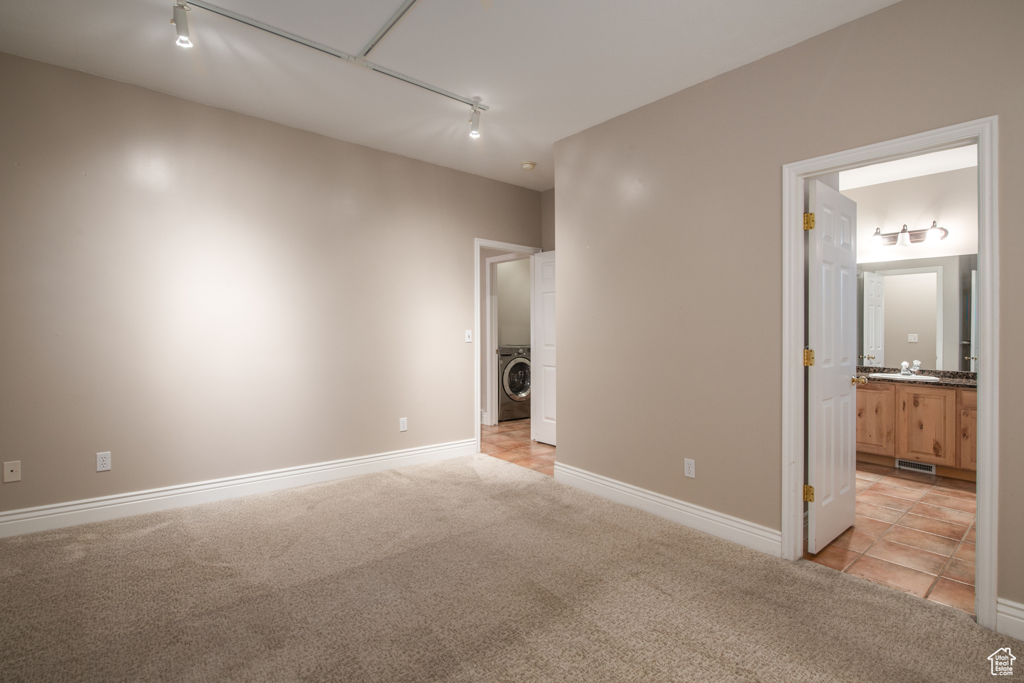 738 E GRAND CAYMAN DR