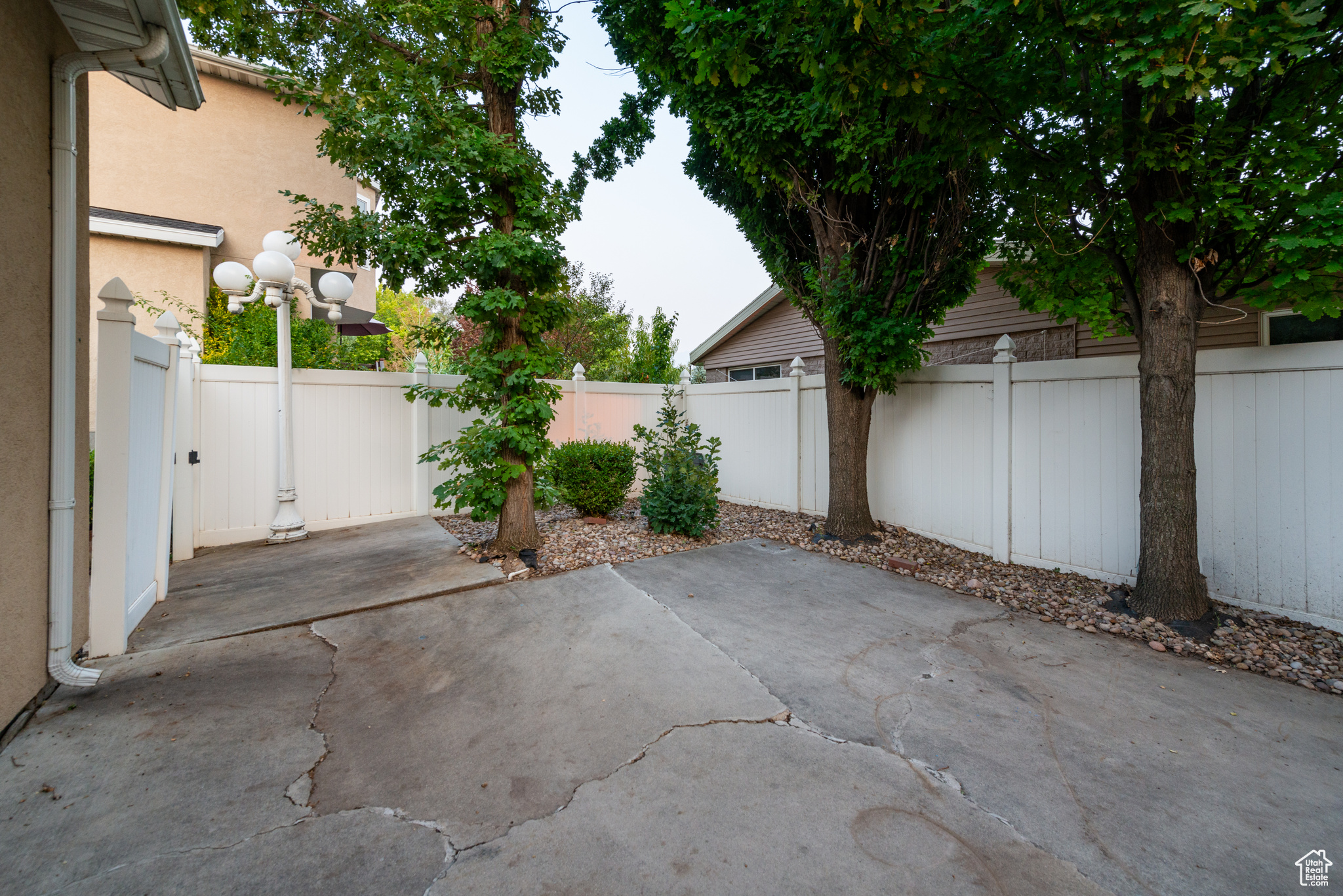 738 E GRAND CAYMAN DR