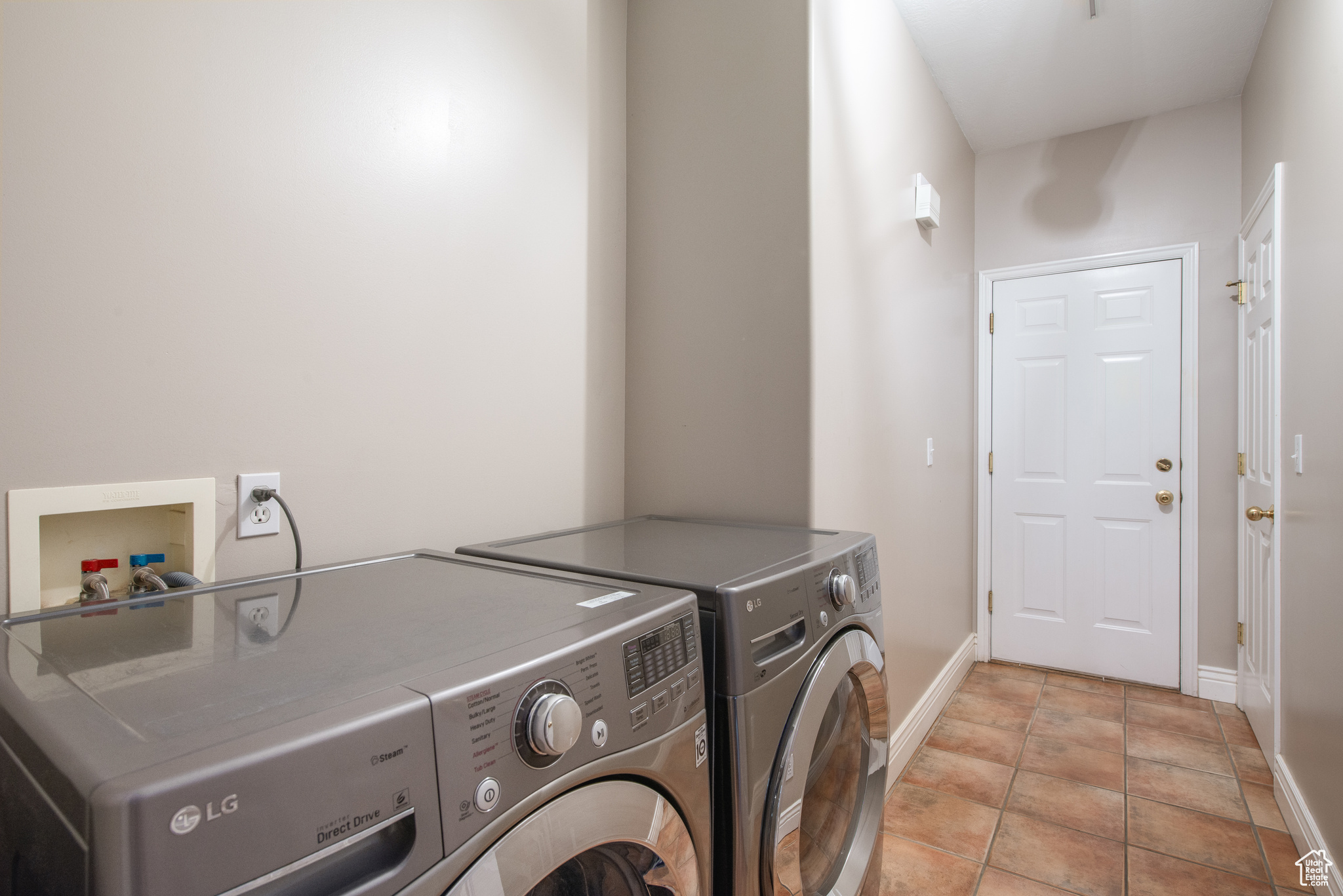 738 E GRAND CAYMAN DR