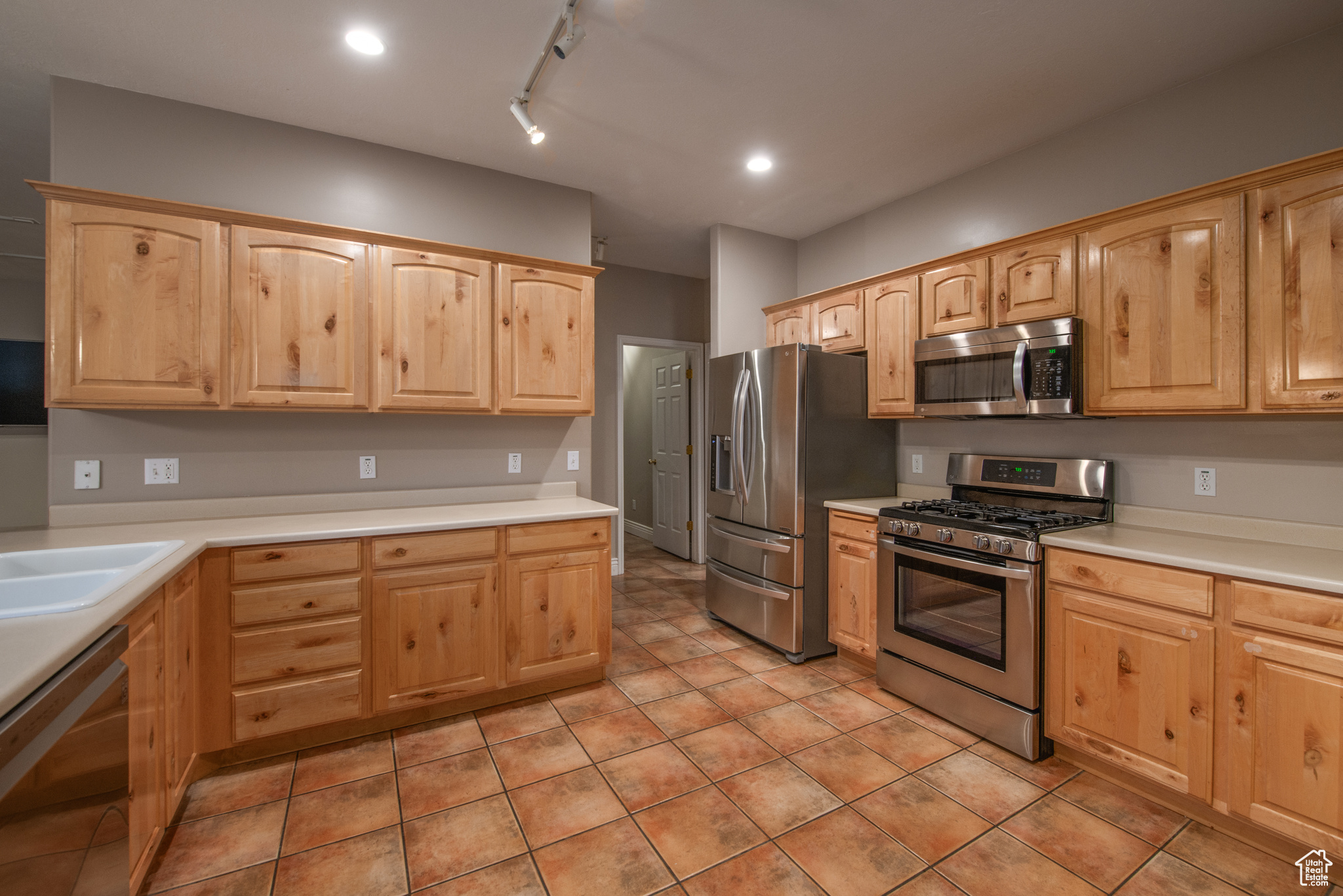738 E GRAND CAYMAN DR