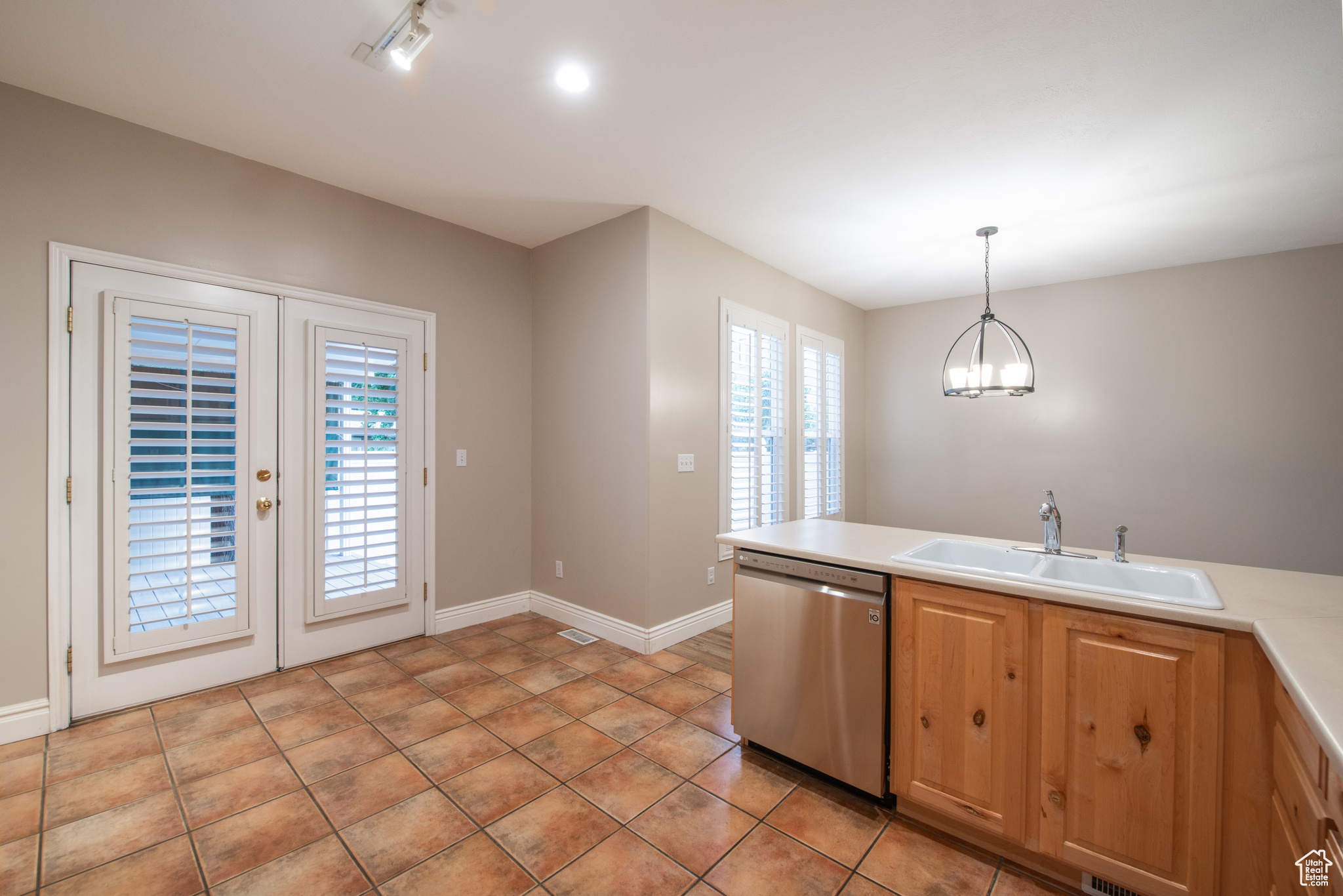 738 E GRAND CAYMAN DR