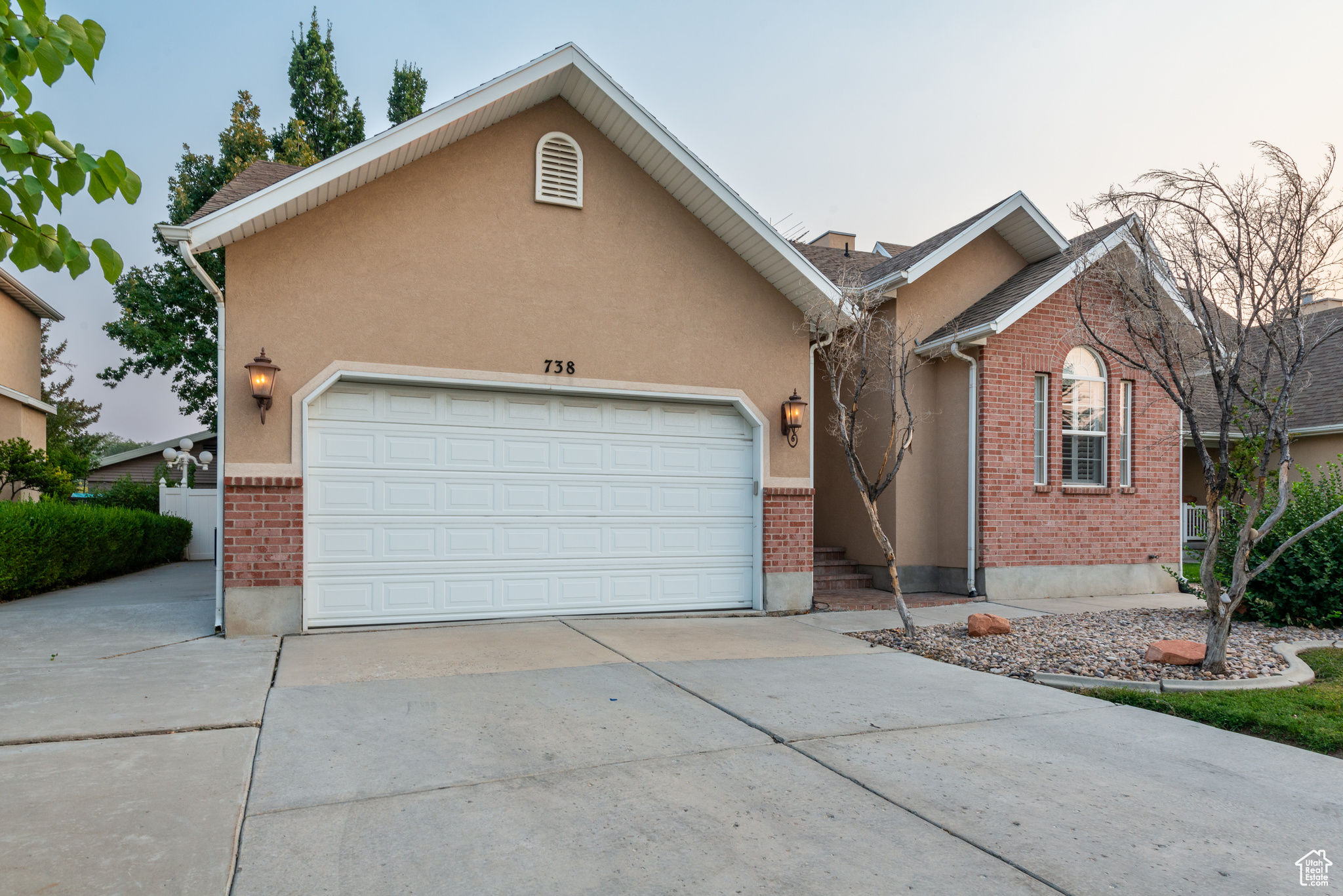 738 E GRAND CAYMAN DR