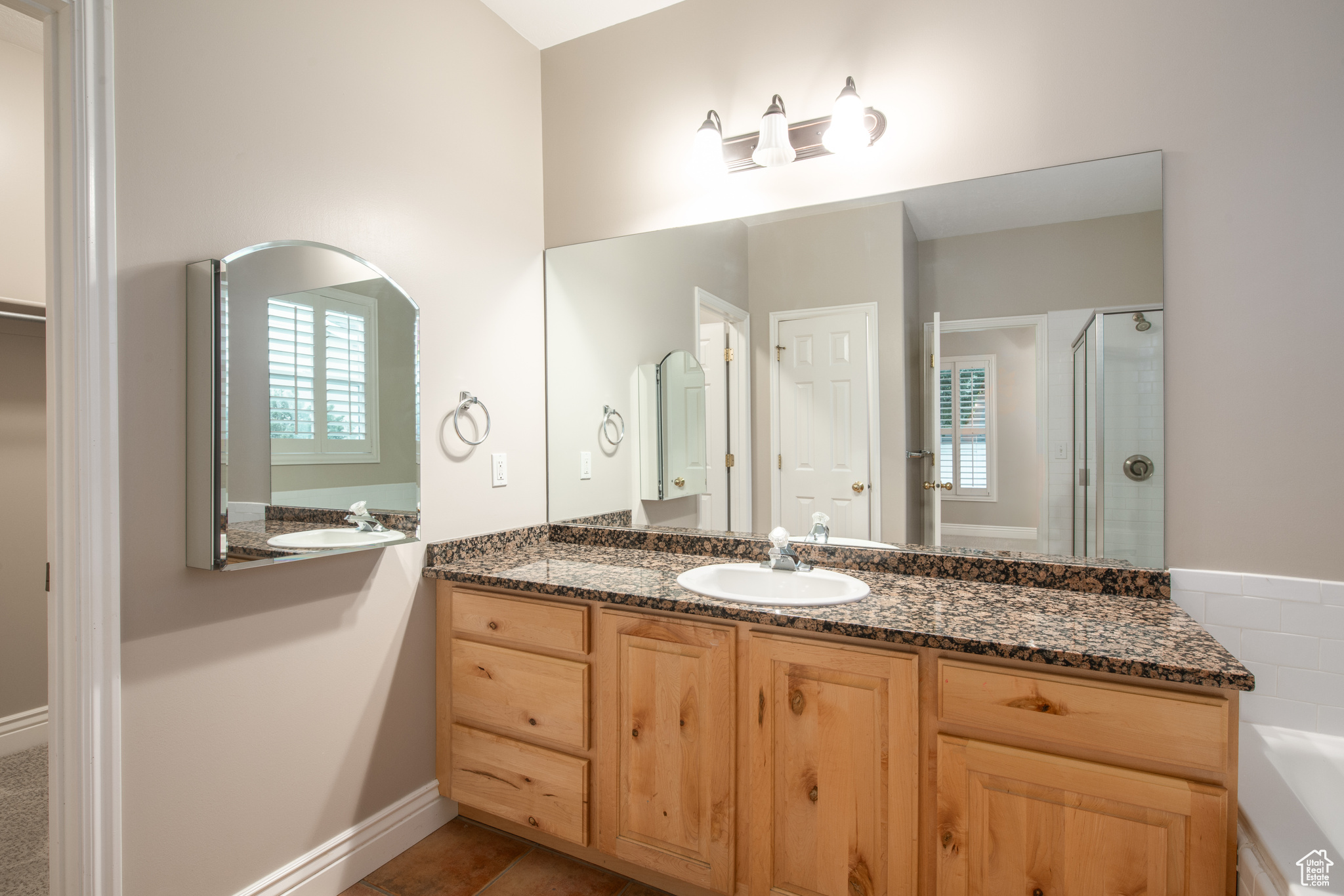 738 E GRAND CAYMAN DR