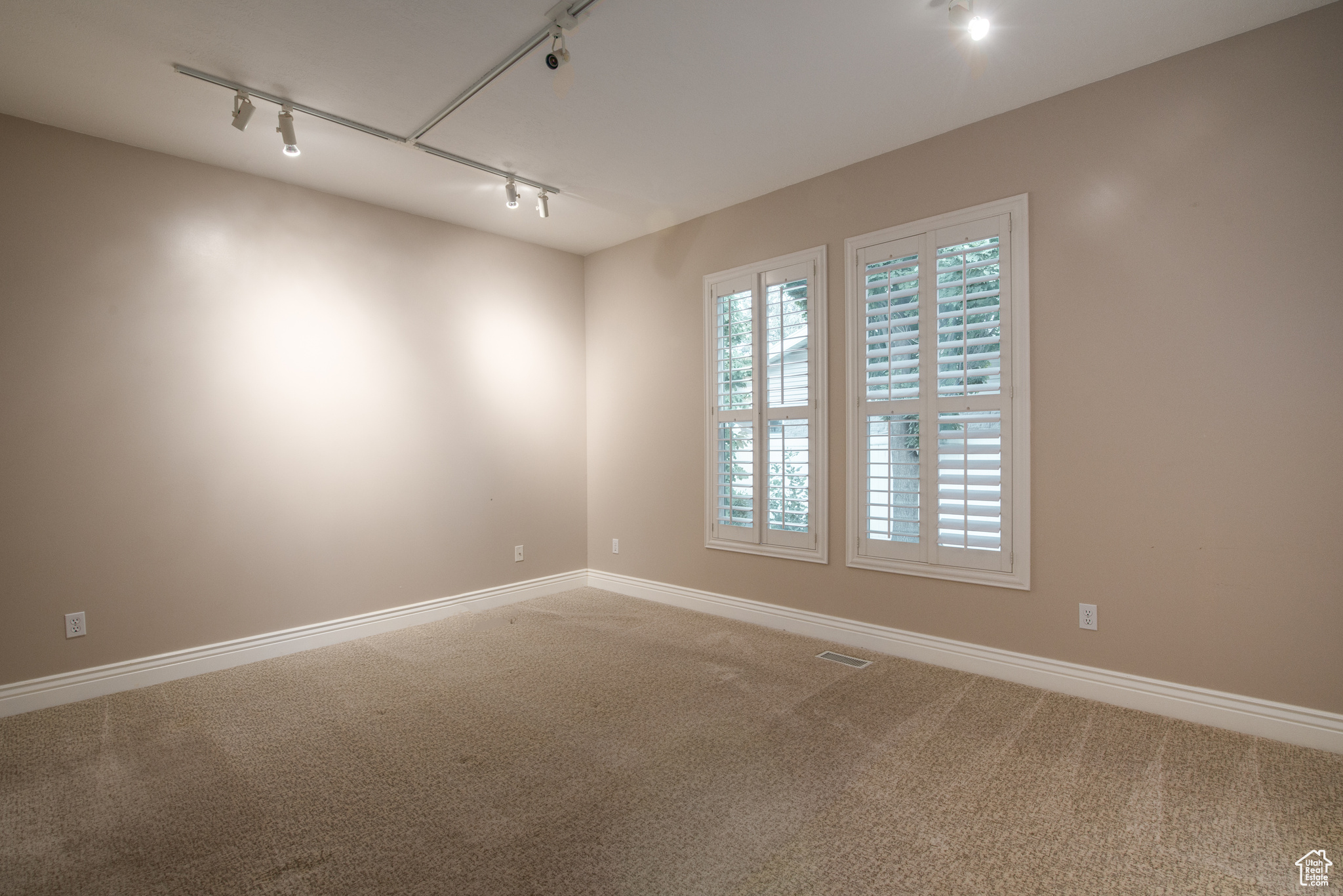738 E GRAND CAYMAN DR