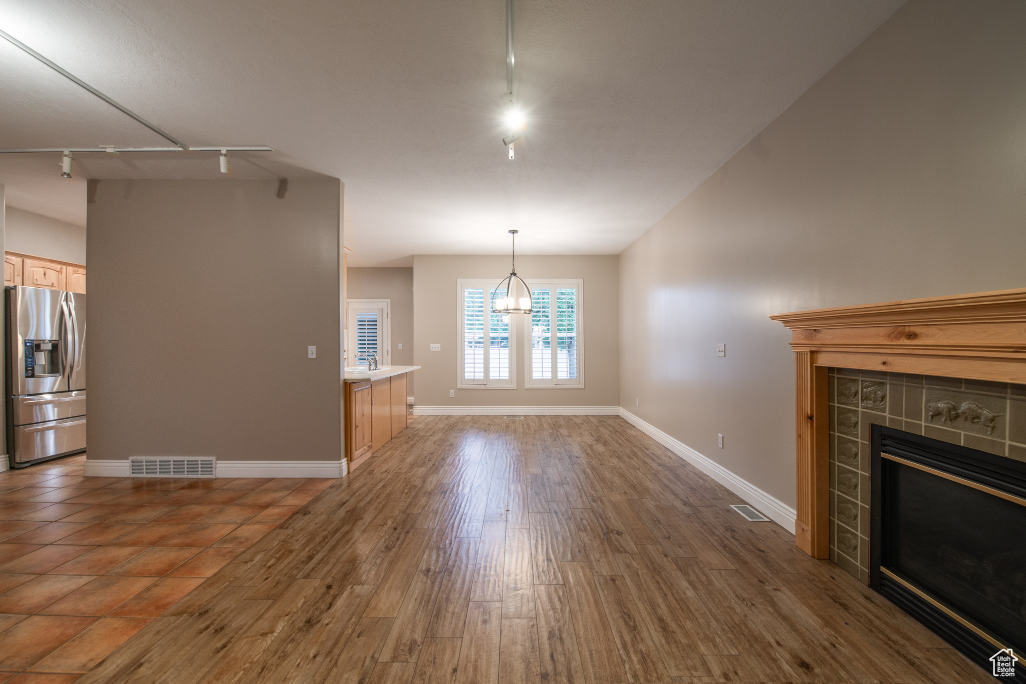 738 E GRAND CAYMAN DR