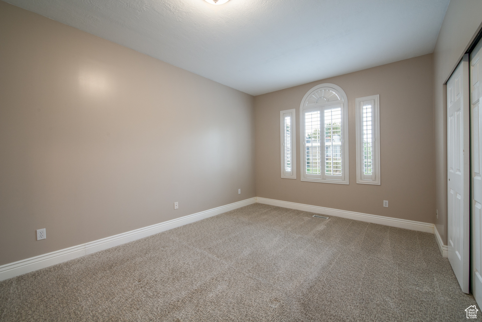738 E GRAND CAYMAN DR