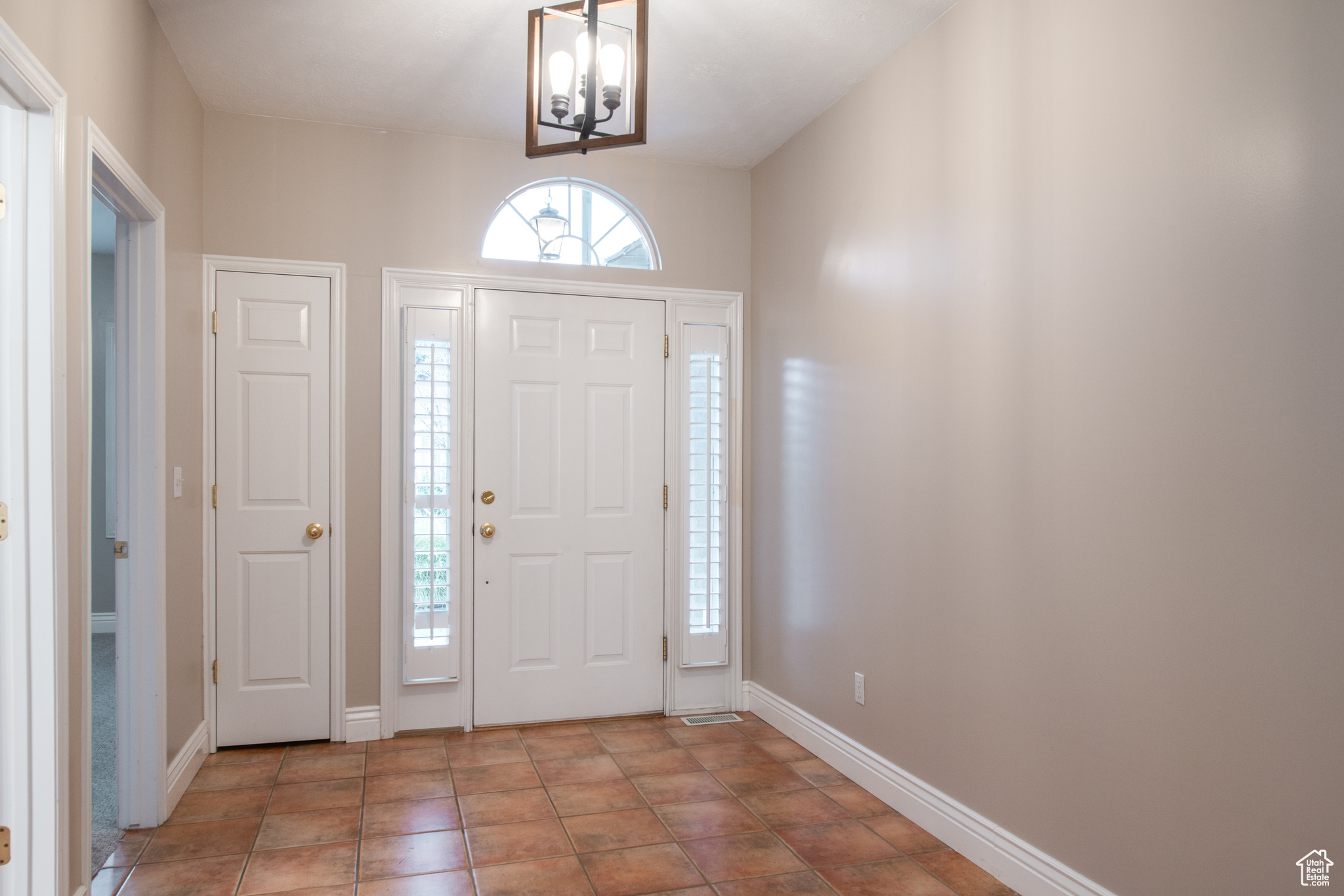 738 E GRAND CAYMAN DR