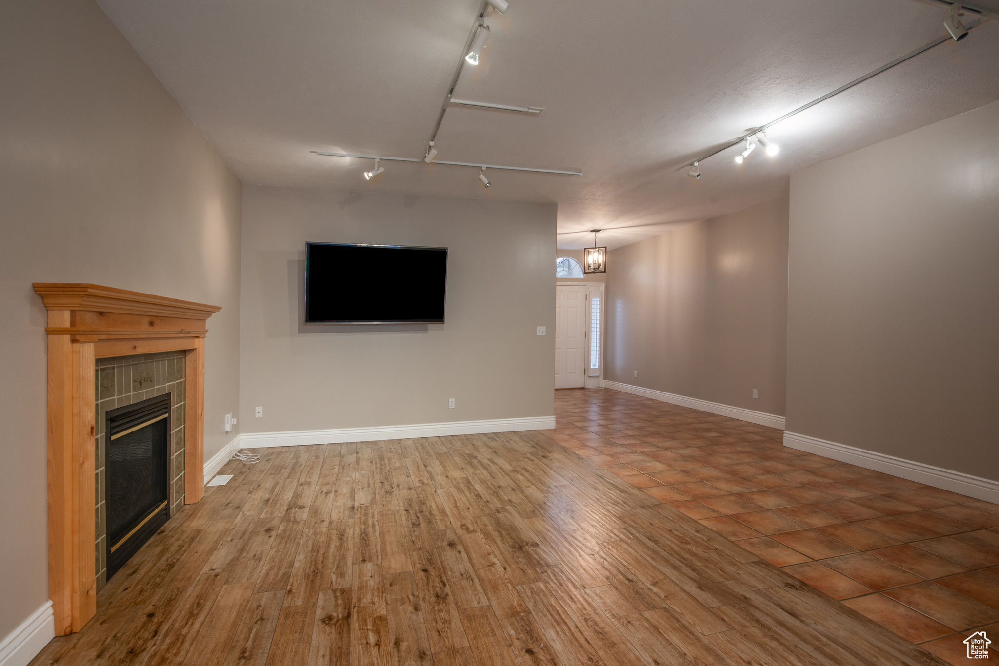 738 E GRAND CAYMAN DR