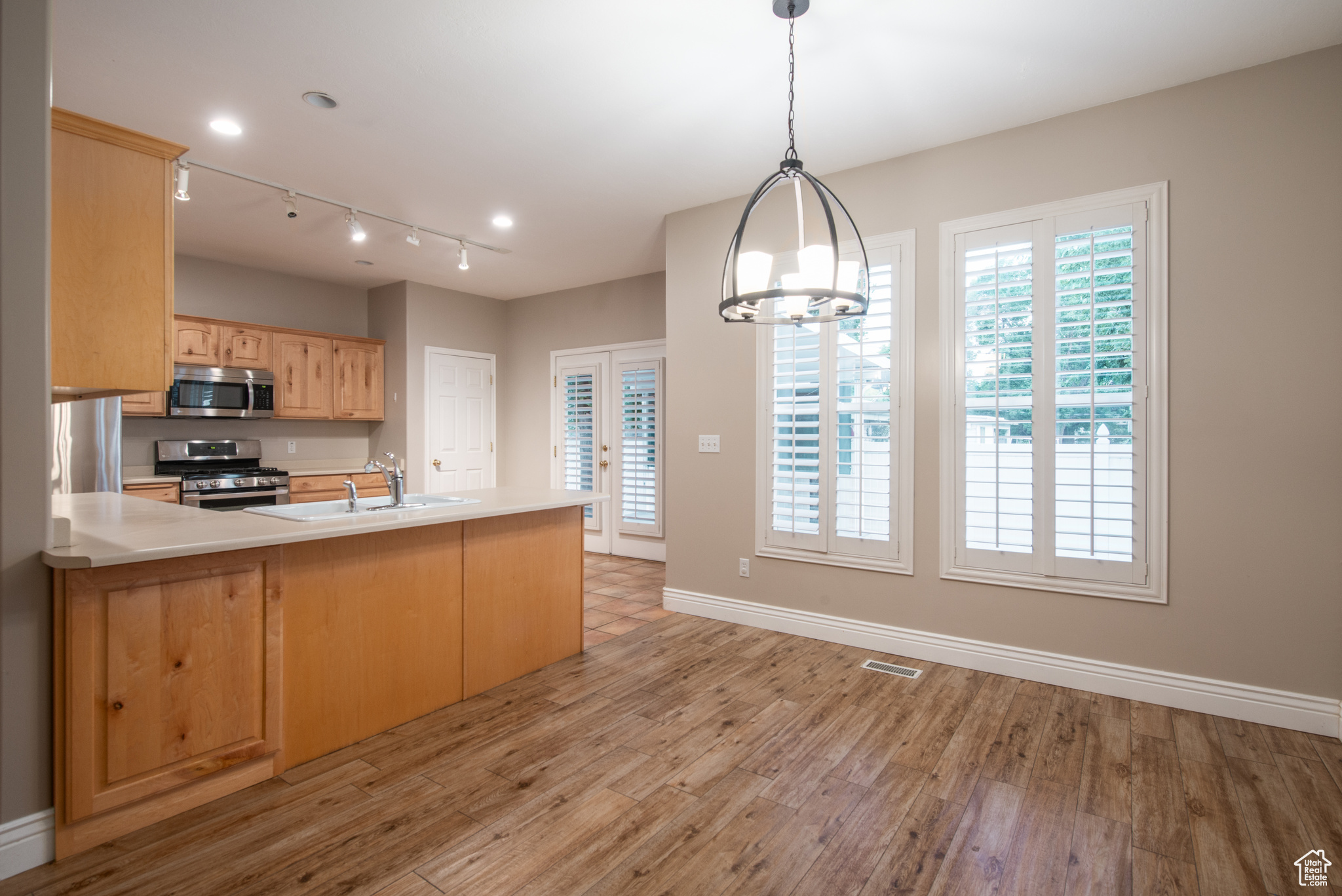 738 E GRAND CAYMAN DR
