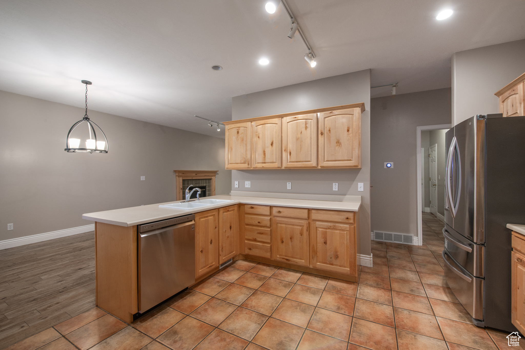 738 E GRAND CAYMAN DR