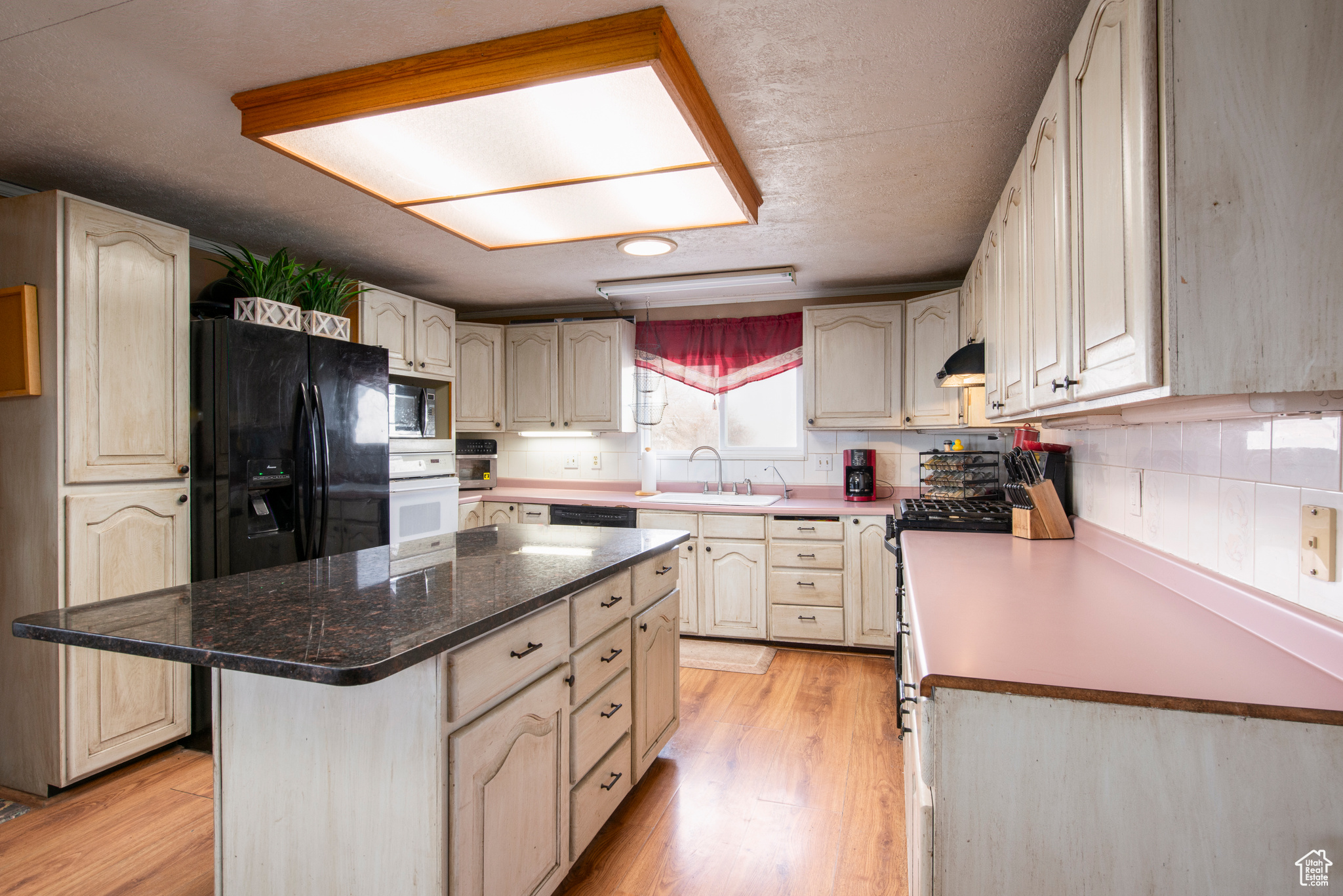 4533 N SKYLINE CIR