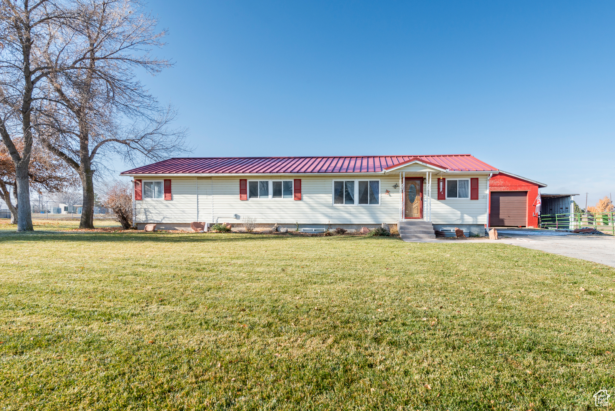 4533 N SKYLINE CIR
