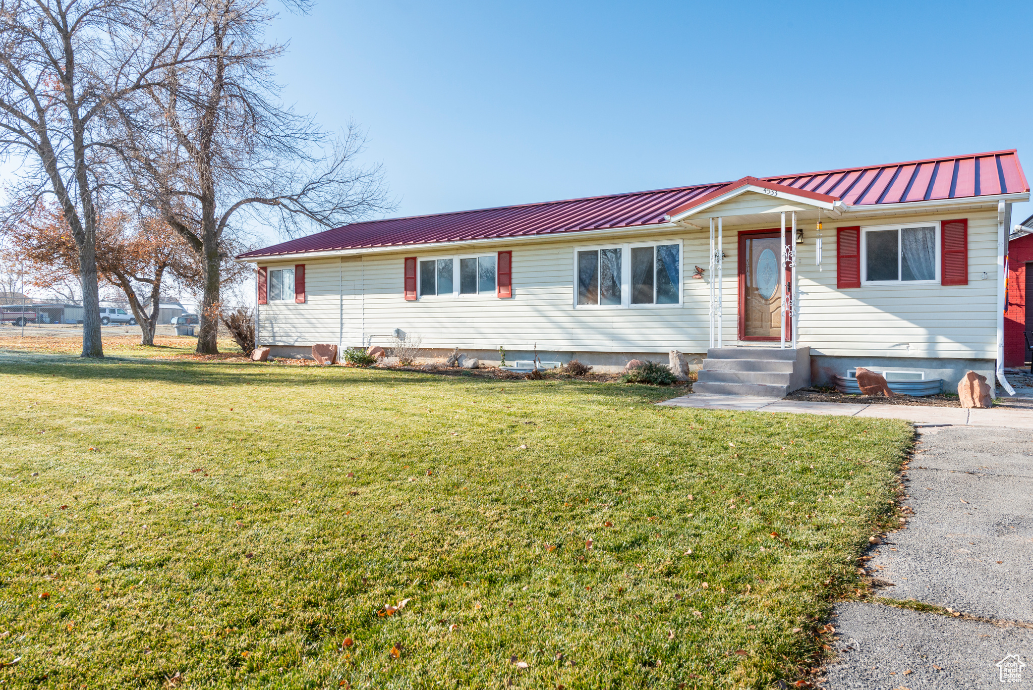 4533 N SKYLINE CIR