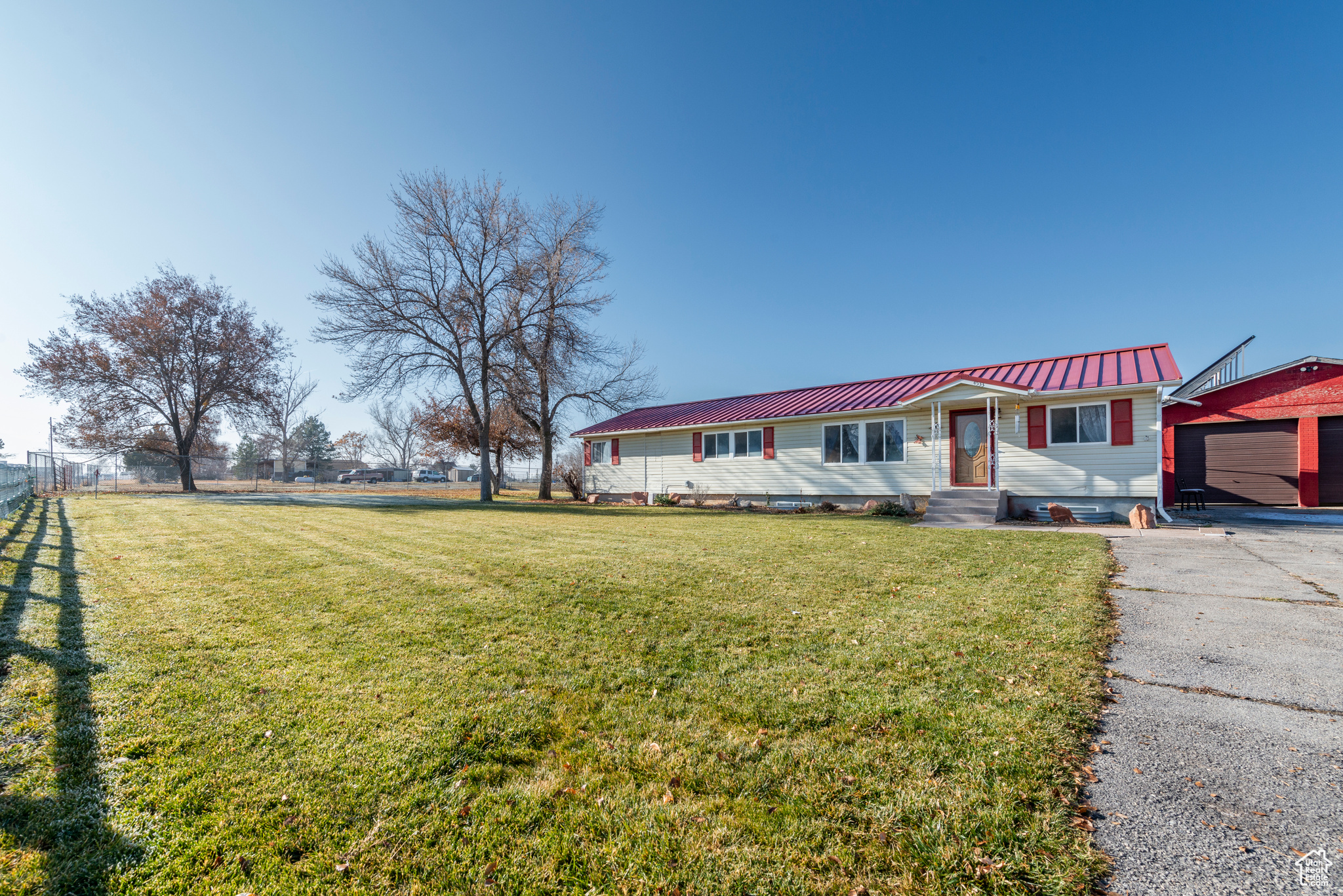 4533 N SKYLINE CIR