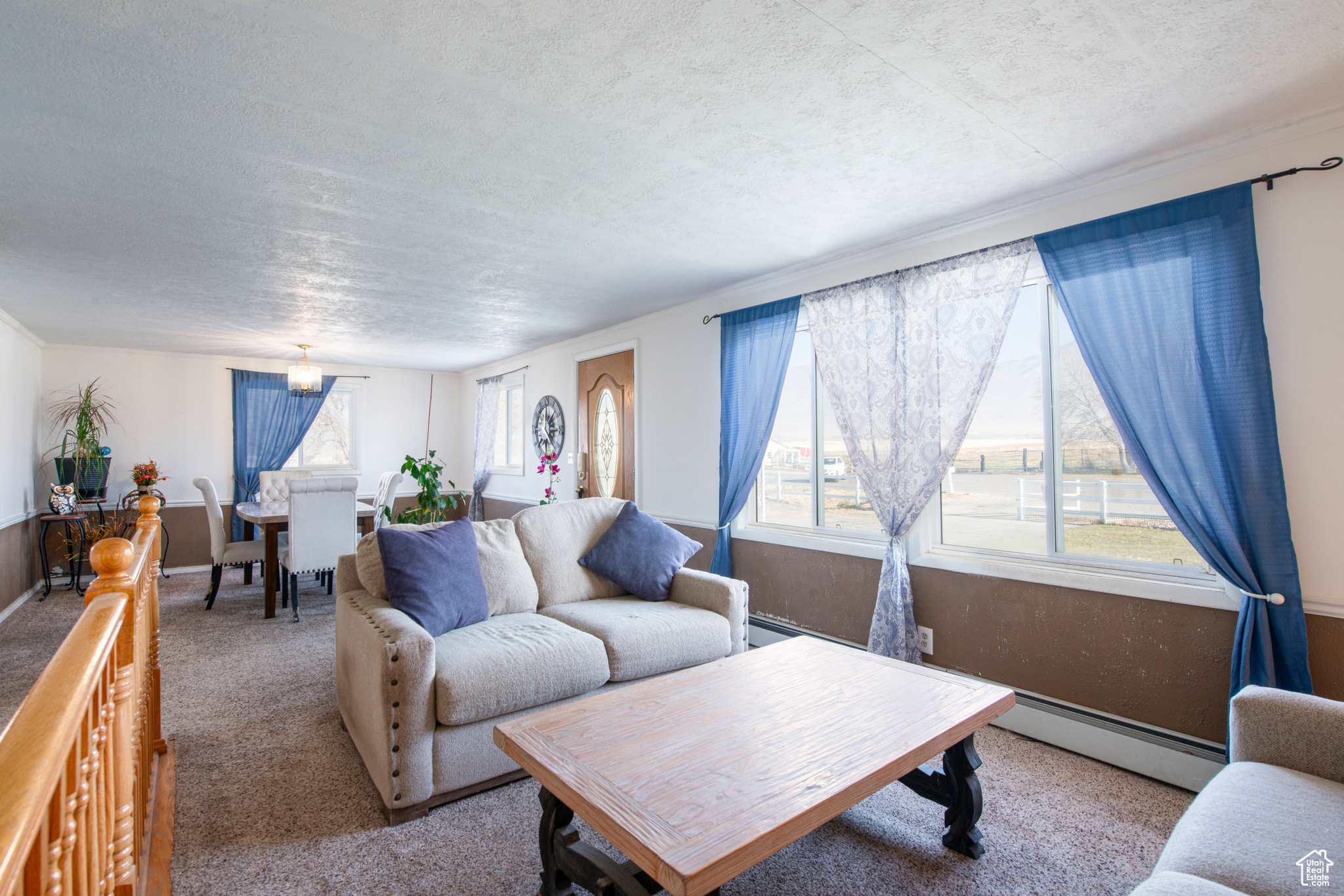 4533 N SKYLINE CIR