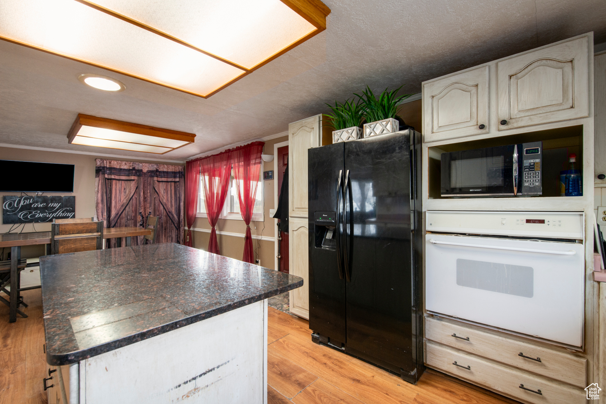 4533 N SKYLINE CIR