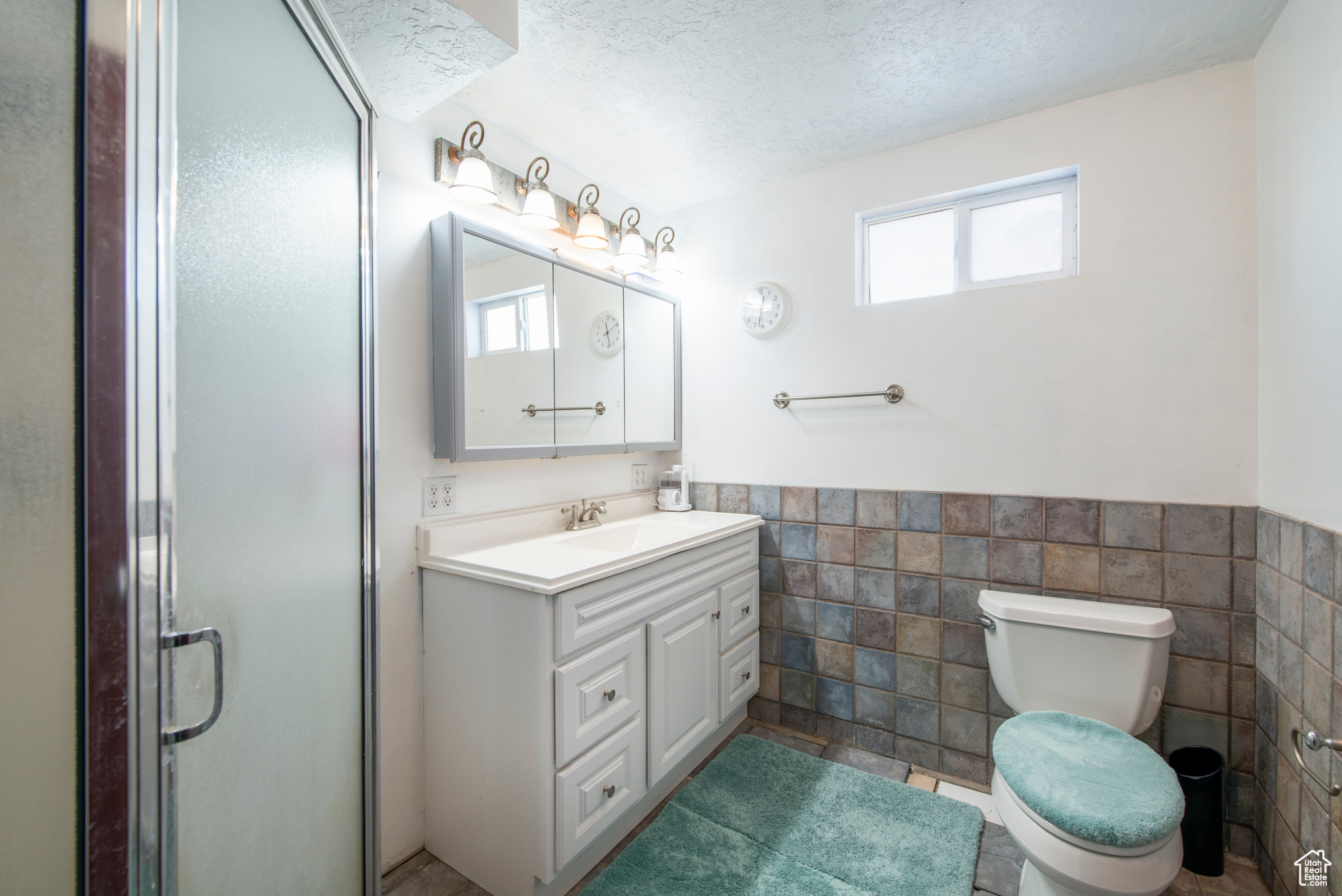 4533 N SKYLINE CIR