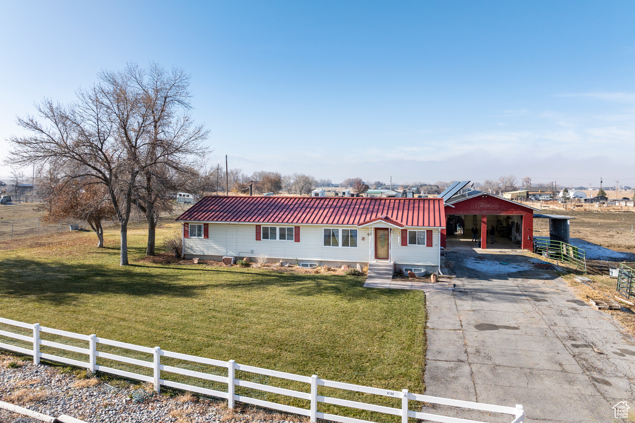 4533 N SKYLINE CIR
