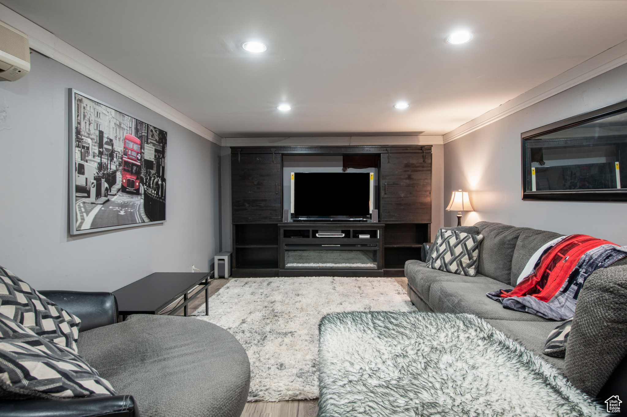 4533 N SKYLINE CIR