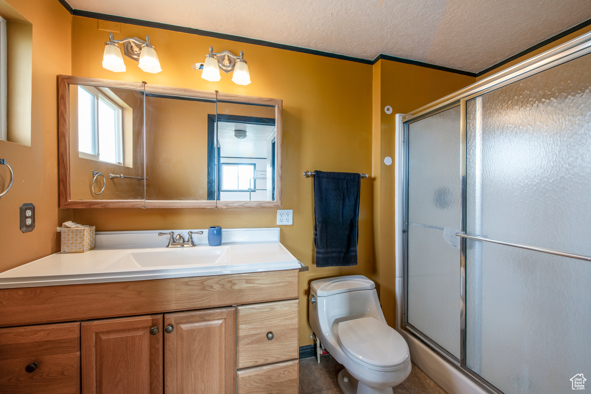 4533 N SKYLINE CIR