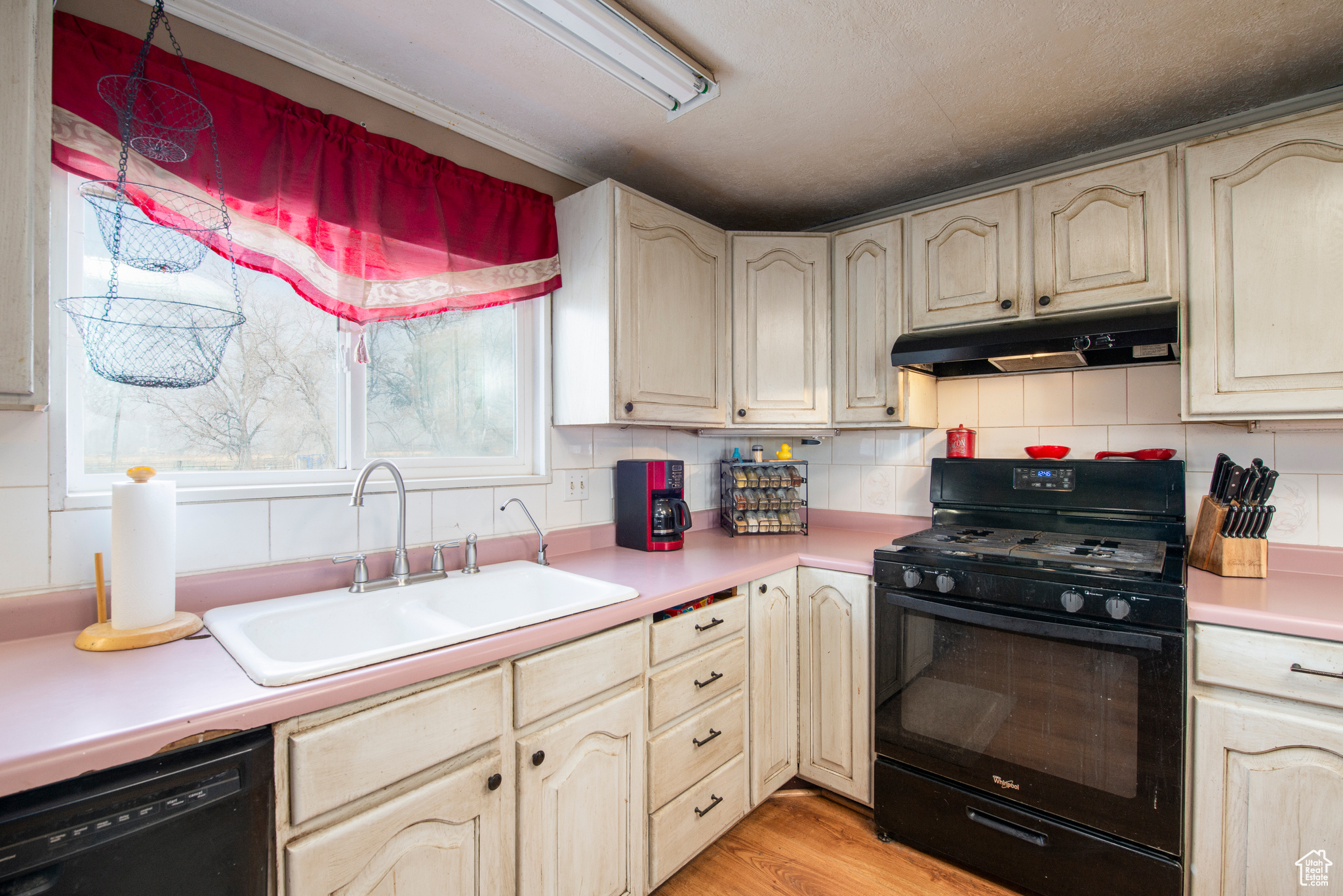 4533 N SKYLINE CIR